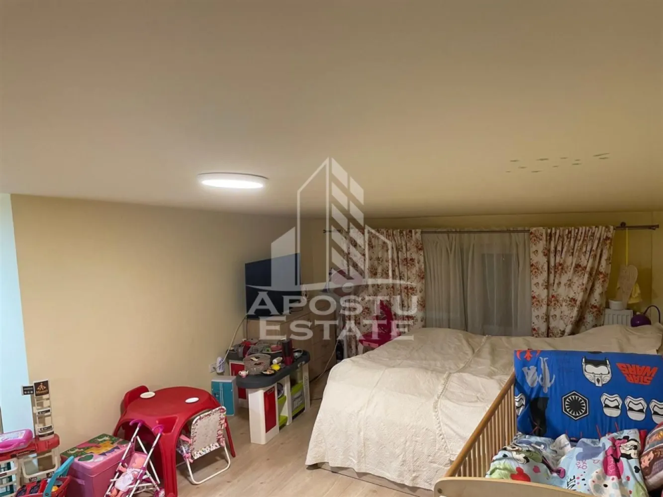 Penthouse cu 4 camere pe 2 nivele In Giroc langa scoala.