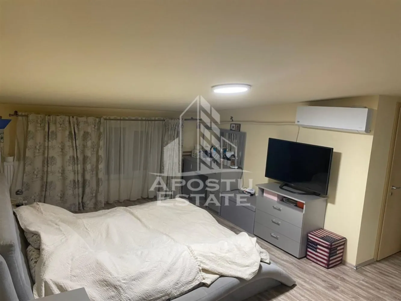 Penthouse cu 4 camere pe 2 nivele In Giroc langa scoala.