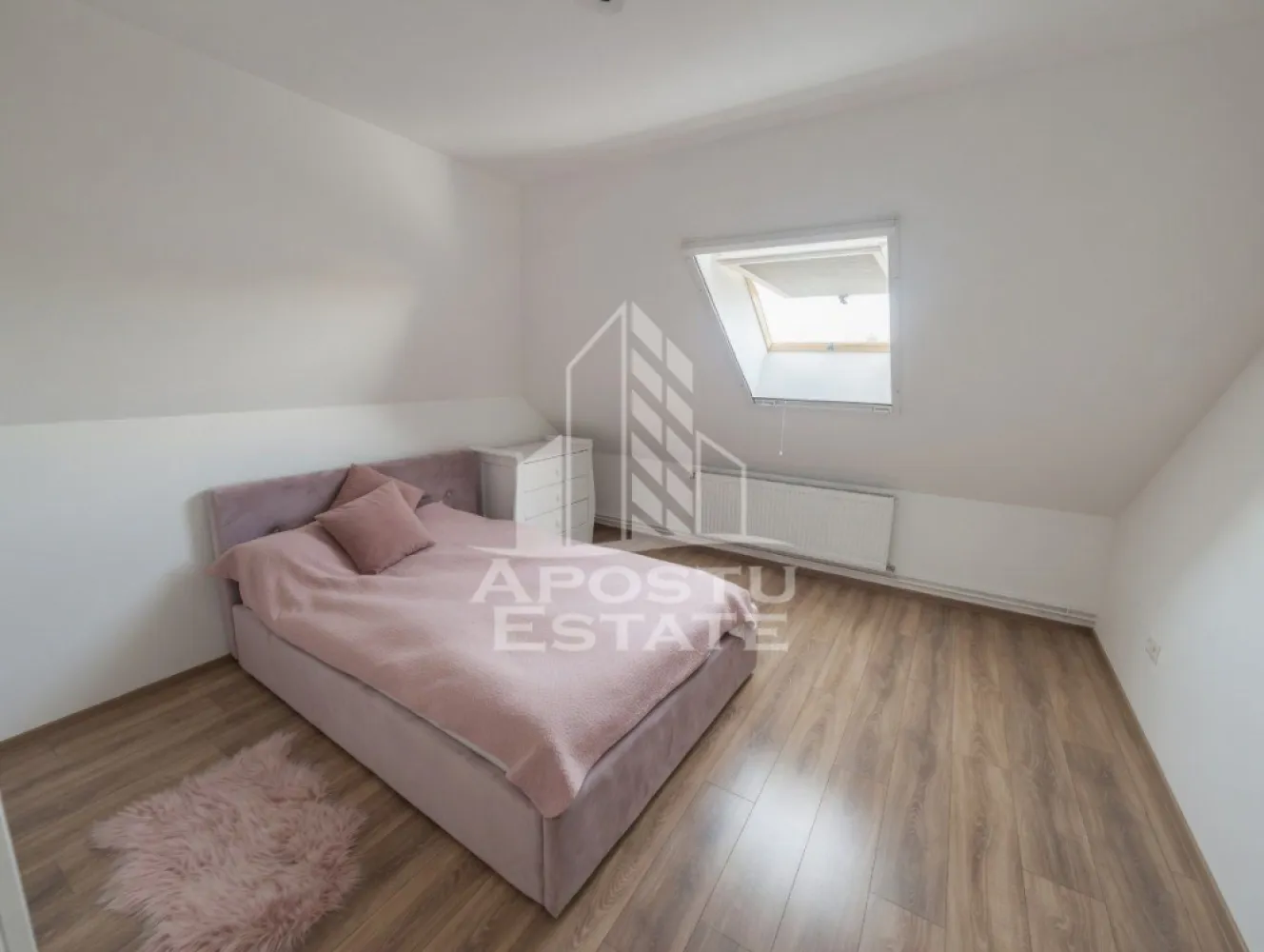 Apartament cu mansardă, 2 dormitoare, renovat, în Biled.