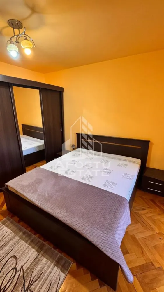 Apartament cu 3 camere , de inchiriat, Zona Bucovina, Timisoara - Agentia imobiliara APOSTU ESTATE va propune spre inchiriere un apartament cu 3 camere, spatios si luminos, situat in zona Bucovina , o zona linistita si bine pozitionata din Timisoara, potrivit pentru cupluri,familii, sau studenti care isi doresc o locuinta unde sa se simta confortabil si cu acces facil catre scoli, statii de autobuz, supermarketuri , magazine de zona, parcuri.

Suprafata utila: 75mp
Compartimentare eficienta:
-Hol de acces generos
-Bucatarie complet mobilata si utilata, cu loc de luat masa
-Living luminos si spatios
-Dormitor mobilat si utilat
-Dormitor secundar mobilat 
-Baie prevazuta cu cada
-Baie secundara de serviciu 
Confort si facilitati:
-Incalzirea apartamentului: centrala proprie 
-Apartamentul este complet mobilat si utilat de către proprietar 
Localizare:
-Timis,Timisoara, zona Bucovina – acces facil spre magazine, supermarketul Lidl, scoli, parcuri si mijloace de transport in comun.

Ideal pentru:
-Familii
-Cupluri
-Studenti
Pret chirie lunara: 500 euro ușor negociabil 
Programeaza o vizionare pentru a-ti putea imagina viitorul aici!
ID intern: CP3122012