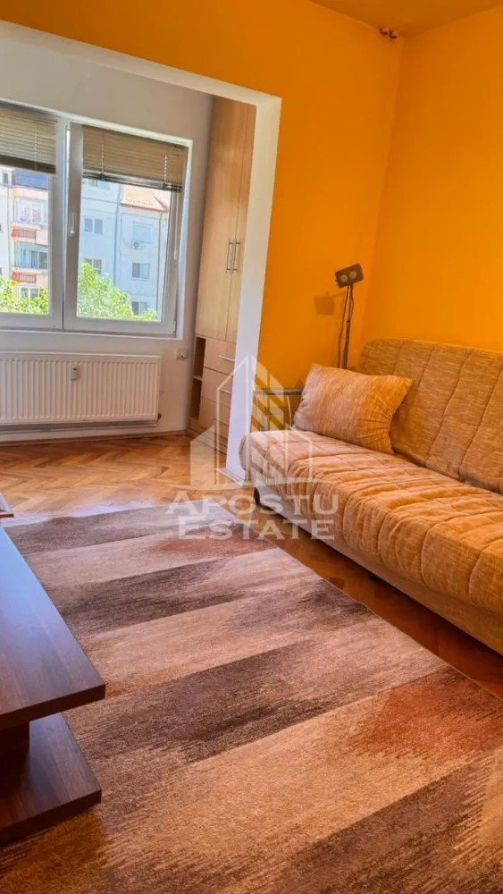 Apartament cu 3 camere , de inchiriat, Zona Bucovina, Timisoara - Agentia imobiliara APOSTU ESTATE va propune spre inchiriere un apartament cu 3 camere, spatios si luminos, situat in zona Bucovina , o zona linistita si bine pozitionata din Timisoara, potrivit pentru cupluri,familii, sau studenti care isi doresc o locuinta unde sa se simta confortabil si cu acces facil catre scoli, statii de autobuz, supermarketuri , magazine de zona, parcuri.

Suprafata utila: 75mp
Compartimentare eficienta:
-Hol de acces generos
-Bucatarie complet mobilata si utilata, cu loc de luat masa
-Living luminos si spatios
-Dormitor mobilat si utilat
-Dormitor secundar mobilat 
-Baie prevazuta cu cada
-Baie secundara de serviciu 
Confort si facilitati:
-Incalzirea apartamentului: centrala proprie 
-Apartamentul este complet mobilat si utilat de către proprietar 
Localizare:
-Timis,Timisoara, zona Bucovina – acces facil spre magazine, supermarketul Lidl, scoli, parcuri si mijloace de transport in comun.

Ideal pentru:
-Familii
-Cupluri
-Studenti
Pret chirie lunara: 500 euro ușor negociabil 
Programeaza o vizionare pentru a-ti putea imagina viitorul aici!
ID intern: CP3122012