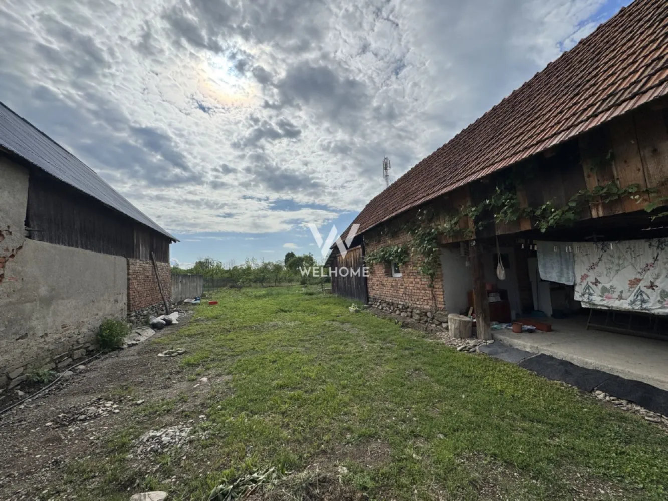 Casa individuala in Arpasu de Sus, teren mare, partial renovata