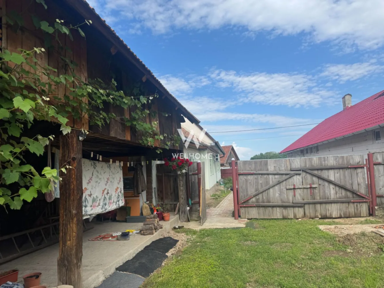 Casa individuala in Arpasu de Sus, teren mare, partial renovata