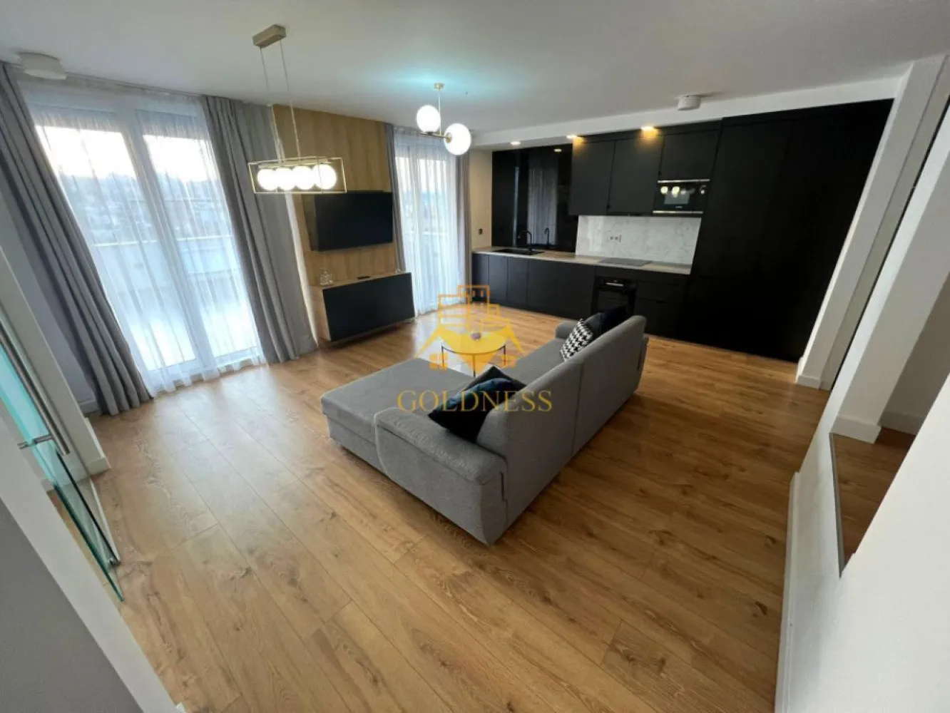 Penthouse Lux, parcare subterana, AC, Zona Septimiu Albini, Gheorgheni - GOLDNESS Imobiliare vă propune spre închiriere un penthouse cu camere 3 complet mobilat și utilat, la etajul 6 într-un imobil de 6 etaje, în Cartierul Gheorgheni. 
Dispune de loc de parcare subterana!
Se află în apropierea stațiilor de transport în comun, magazine, restaurante, spații verzi, farmacii, etc. 

Apartamentul este compartimentat astfel:
 - dormitor cu pat matrimonial, dressing, noptiere, aer conditionat
 - dormitor cu pat, dressing, birou, aer conditionat
 - living cu bucatarie open space complet utilată și mobilată, canapea extensibilă, loc de servit masa, aer conditionat, spatiu pentru birou cu nisa
 - doua bai, una cu cabina de dus, si una cu cada, calorifer port prosop și dulap pentru depozitare.
 - terasa de 43 mp.

Imobilul este dotat cu toate cele necesare- centrală proprie, frigider, aragaz, hotă, mașină de spălat haine si vase, AC,etc. 

Dacă sunteți interesați de acest apartament și doriți să îl vizionați, dar și pentru alte oferte nu ezitați să ne contactați telefonic sau prin e-mail. Vă stăm la dispoziție!
Pentru intermediere se percepe un comision de 50% din prețul chiriei!