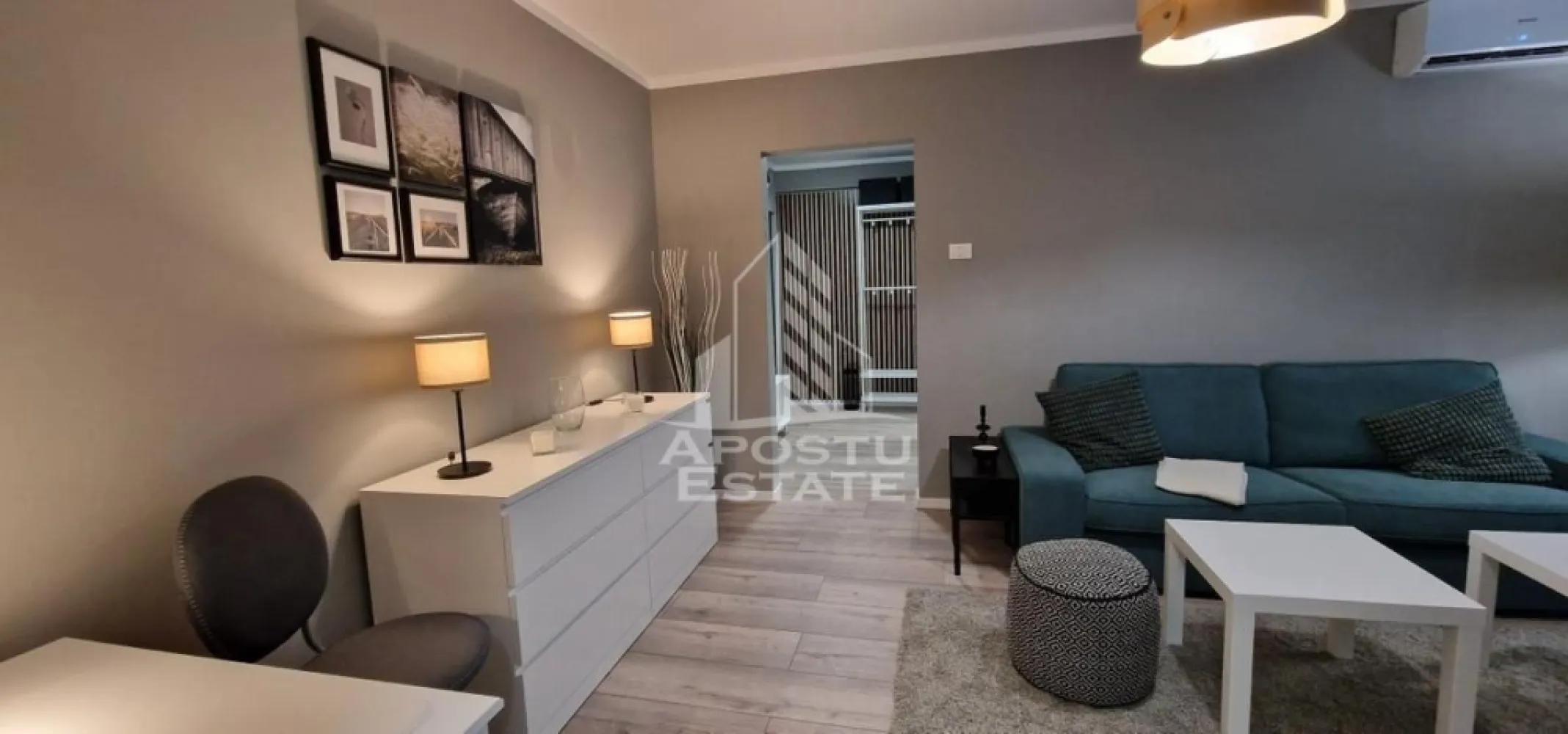 Apartament cu 2 camere de inchiriat,petfriendly,Take Ionescu,Timisoara - Agentia imobiliara APOSTU ESTATE va propune spre inchiriere un apartament cu 2 camere, spatios si luminos, situat in zona Take Ionescu, aproape de Facultatea de Medicina,, o zona linistita si bine pozitionata din Timisoara, potrivit pentru cupluri, persoane singure, cupluri sau studenti care isi doresc o locuinta unde sa se simta confortabil si cu acces facil catre scoli, statii de autobuz, supermarketuri , magazine de zona, parcuri.

Suprafata utila: 56 mp

Compartimentare eficienta:
-Bucatarie complet mobilata si utilata, cu loc de luat masa
-Living luminos si spatios
-Dormitor mobilat si utilat
-Baie prevazuta cu cada si geam pentru ventilatie naturala

Confort si facilitati:
-Incalzirea apartamentului: centrala proprie (calorifere)
-Se accepta animale de companie (pisica) de catre proprietar

Localizare:
-Timis,Timisoara, zona Take Ionescu – acces facil catre Facultatea de Medicina, Piata Unirii, supermarketuri, Scoala Generala nr. 16

Ideal pentru:
-Persoane singure
-Cupluri
-Studenti

Disponibilitate: imediata
Pret chirie lunara: 590 EUR negociabil
Programeaza o vizionare pentru a-ti putea imagina viitorul aici!
ID intern: CP3122175