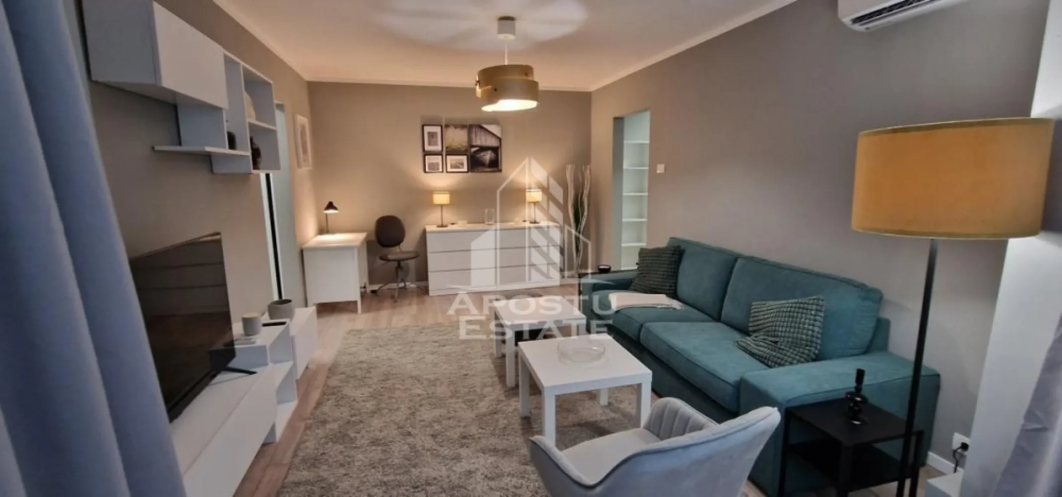 Apartament cu 2 camere de inchiriat,petfriendly,Take Ionescu,Timisoara - Agentia imobiliara APOSTU ESTATE va propune spre inchiriere un apartament cu 2 camere, spatios si luminos, situat in zona Take Ionescu, aproape de Facultatea de Medicina,, o zona linistita si bine pozitionata din Timisoara, potrivit pentru cupluri, persoane singure, cupluri sau studenti care isi doresc o locuinta unde sa se simta confortabil si cu acces facil catre scoli, statii de autobuz, supermarketuri , magazine de zona, parcuri.

Suprafata utila: 56 mp

Compartimentare eficienta:
-Bucatarie complet mobilata si utilata, cu loc de luat masa
-Living luminos si spatios
-Dormitor mobilat si utilat
-Baie prevazuta cu cada si geam pentru ventilatie naturala

Confort si facilitati:
-Incalzirea apartamentului: centrala proprie (calorifere)
-Se accepta animale de companie (pisica) de catre proprietar

Localizare:
-Timis,Timisoara, zona Take Ionescu – acces facil catre Facultatea de Medicina, Piata Unirii, supermarketuri, Scoala Generala nr. 16

Ideal pentru:
-Persoane singure
-Cupluri
-Studenti

Disponibilitate: imediata
Pret chirie lunara: 590 EUR negociabil
Programeaza o vizionare pentru a-ti putea imagina viitorul aici!
ID intern: CP3122175