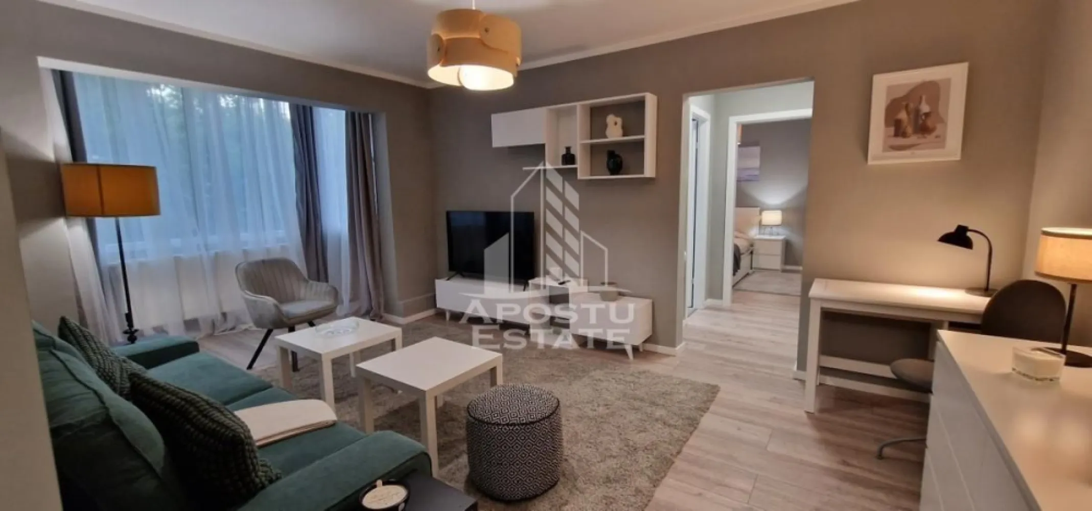 Apartament cu 2 camere de inchiriat,petfriendly,Take Ionescu,Timisoara - Agentia imobiliara APOSTU ESTATE va propune spre inchiriere un apartament cu 2 camere, spatios si luminos, situat in zona Take Ionescu, aproape de Facultatea de Medicina,, o zona linistita si bine pozitionata din Timisoara, potrivit pentru cupluri, persoane singure, cupluri sau studenti care isi doresc o locuinta unde sa se simta confortabil si cu acces facil catre scoli, statii de autobuz, supermarketuri , magazine de zona, parcuri.

Suprafata utila: 56 mp

Compartimentare eficienta:
-Bucatarie complet mobilata si utilata, cu loc de luat masa
-Living luminos si spatios
-Dormitor mobilat si utilat
-Baie prevazuta cu cada si geam pentru ventilatie naturala

Confort si facilitati:
-Incalzirea apartamentului: centrala proprie (calorifere)
-Se accepta animale de companie (pisica) de catre proprietar

Localizare:
-Timis,Timisoara, zona Take Ionescu – acces facil catre Facultatea de Medicina, Piata Unirii, supermarketuri, Scoala Generala nr. 16

Ideal pentru:
-Persoane singure
-Cupluri
-Studenti

Disponibilitate: imediata
Pret chirie lunara: 590 EUR negociabil
Programeaza o vizionare pentru a-ti putea imagina viitorul aici!
ID intern: CP3122175