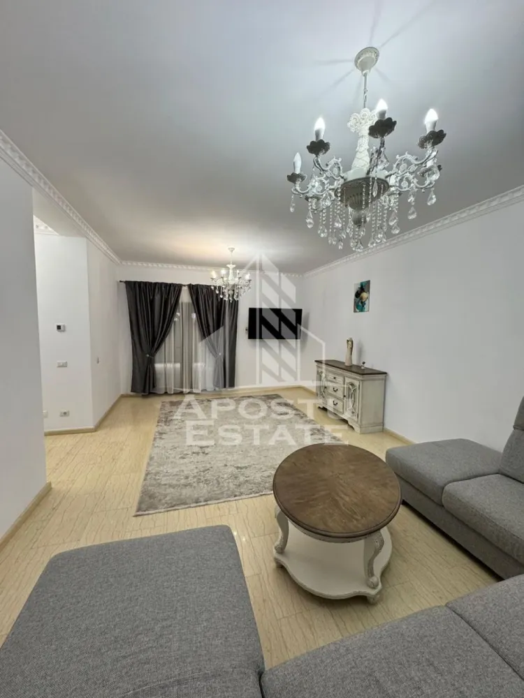 Duplex 5 camere de inchiriat,curte proprie, loc de parcare, Dumbravita - Agentia imobiliara APOSTU ESTATE va propune spre inchiriere un duplex spatios si elegant, cu 5 camere, situat intr-o zona linistita si bine conectata din Dumbravita, ideal pentru familii sau persoane care doresc un spatiu generos si confortabil.

Suprafata utila: 255mp
Compartimentare eficienta:

Hol de acces generos
Bucatarie complet mobilata si utilata, cu loc de luat masa
Living luminos si spatios
4 dormitoare mobilate si utilate complet
Baie principala cu cada si geam pentru ventilatie naturala
Baie scundara cu dus

Confort si facilitati:
Centrala termica proprie pe gaz
Aer conditionat
Terasa acoperita
Loc de parcare inclus in pret

Duplexul este complet mobilat si utilat

Localizare: Zona Dumbravita – liniste, acces facil spre oras, in apropiere de magazine, scoli si mijloace de transport in comun.

Ideal pentru:
Familii
Cupluri
Profesionisti care lucreaza remote sau au nevoie de birou acasa

Pret chirie: 1350 euro
Programeaza o vizionare!
ID intern: CP2800994
