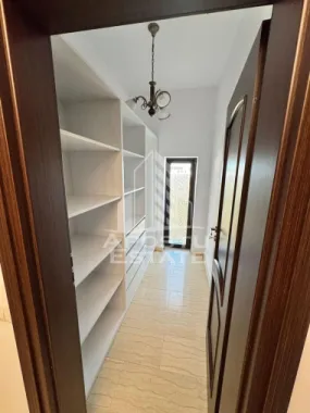 Duplex 5 camere de inchiriat,curte proprie, loc de parcare, Dumbravita