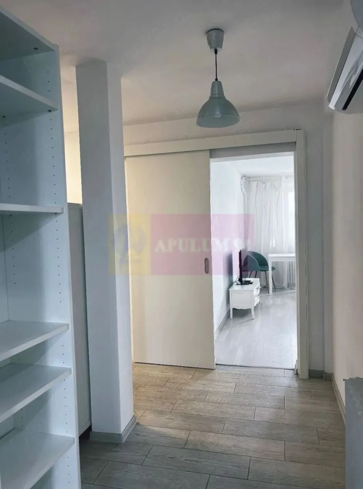 Apartament 2 camere Drumul Taberei - Agentia Imobiliara Apulum 94, va ofera spre vanzare,
Apartament 2 camere mobilat și utilat într-o zonă liniștită din București, Sector 6, cartier Drumul Taberei, metrou Valea Ialomiței.

Apartamentul este decomandat, situat la etajul 5 și este compus din living cu balcon, dormitor, bucătărie, baie și hol. Acesta a fost renovat recent,instalația electrică și termică a fost înlocuită în totalitate.
Dispune de următoarele : mobilier, TV, internet WiFi ,boiler in cazul situațiilor neplăcute, mașina de spălat, frigider, plită, cuptor, aparat cafea, aer condiționat.
Blocul a fost reabilitat termic

Este poziționat lângă intrarea de metrou Valea Ialomiței, iar în imediata apropiere se află următoarele :
 Grădiniță nr. 210
 Școala nr. 206
 Parc Moghioros, parc Constantin Brâncuși
 Centre comerciale Mall Plaza, Kaufland, Auchan
 Săli fitness: Be live, Sas Gym, 700 fit etc