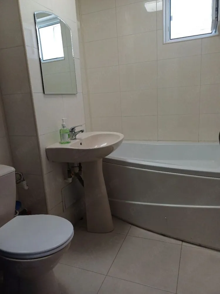 De inchiriat apartament 2 camere micro 20, et. 9, 350 euro negociabil - Se ofera spre inchiriere apartament cu 2 camere decomandate, situat în Micro 20, suprafață 55 mp, complet mobilat și utilat cu electrocasnice. NUMAI PENTRU NEFUMATORI!
Apartamentul dispune de:
- centrală proprie;
- aer condiționat;
- bucătărie modernă;
- paturi noi în ambele camere;
- mobilier nou;
- etaj 9 din 10;
- lift modernizat.
Locuința este curată, confortabilă și pregătită pentru mutare imediată.
Se încheie obligatoriu contract declarat la ANAF.
CHIRIE 350 EURO/LUNA NEGOCIABIL.
La incheierea contractului de inchiriere chiriasul va achita prima chirie, o garantie egala cu o chirie si comisionul agentiei imobiliare.
Pentru mai multe detalii, vă rog să mă contactați 0741.030.291 Marilena.