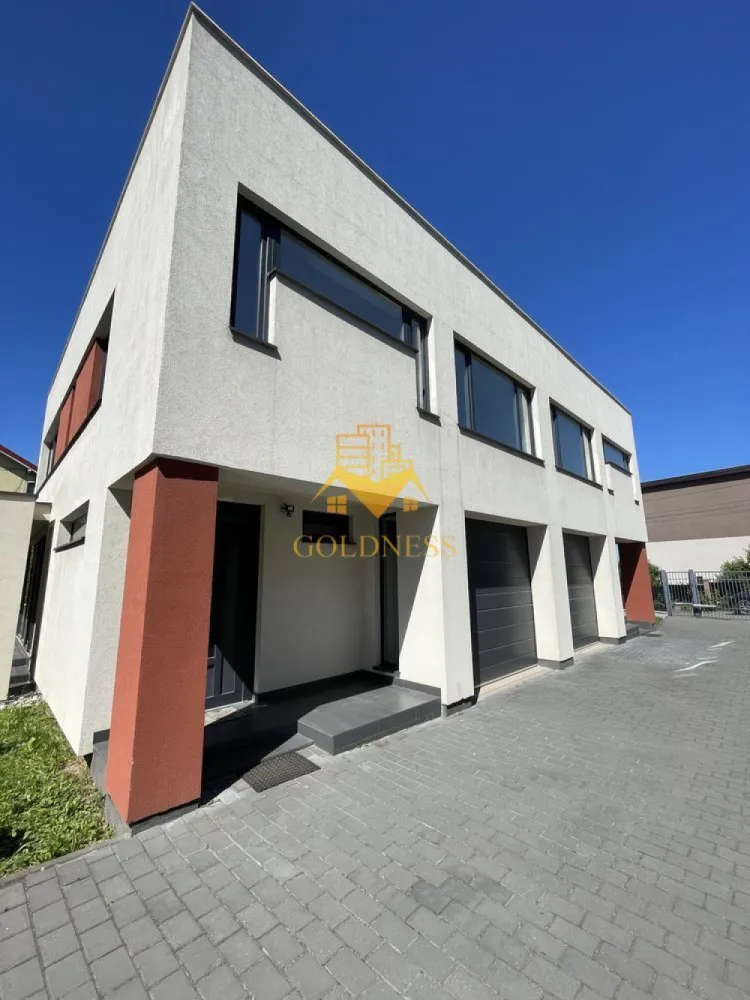Duplex/Casa, Europa, Eugen Ionesco, Frunzișului, Observatorului, Garaj - Se oferă spre închiriere casă tip duplex, modern compartimentată, cu o suprafață utilă de 120 mp, dispusă pe P+1, ideală pentru o familie sau pentru cei care își doresc confort și spațiu bine organizat.

Locuința este compusă din living spațios cu bucătărie open-space, 3 dormitoare, 2 băi, dressing și o spectaculoasă terasă pe acoperiș de 60 mp, perfectă pentru relaxare sau petrecerea timpului liber.

Casa se închiriază complet mobilată și utilată și beneficiază de:
• loc de parcare
• garaj
• curte
• centrală termică proprie
• încălzire în pardoseală la parter

O locuință modernă, practică și confortabilă, într-un ambient plăcut și bine compartimentat.

Dacă sunteți interesați de acest apartament și doriți să îl vizionați, dar și pentru alte oferte nu ezitați să ne contactați telefonic sau prin e-mail. Vă stăm la dispoziție!
Pentru intermediere se percepe un comision de 50% din prețul chiriei!