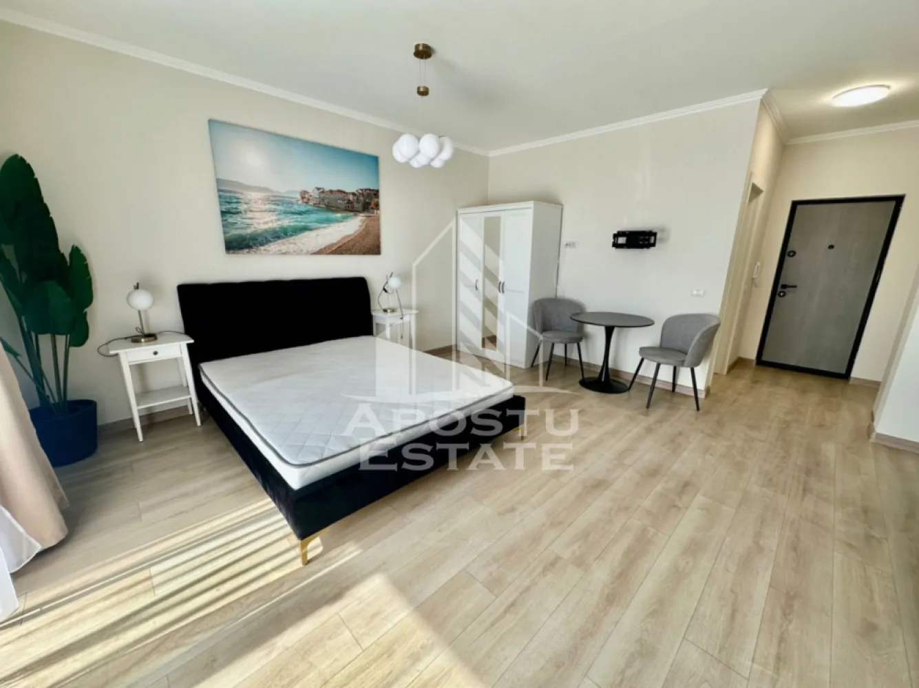 Apartament cu 1 camera, mobilat, zona centrala din Giroc - APOSTU ESTATE va ofera spre inchiriere un apartament cu 1 camera, situat la parterul unui bloc cu 3 etaje din Giroc.
Beneficiaza de o suprafata de 30 mp utili + balcon de 6 mp.
Confortul termic se realizeaza cu ajutorul centralei proprii pe gaz cu incalzire in pardoseala.
Dispune de 1 loc de parcare trecut in CF, iar accesul in parcarea interioara se face automatizat.
Camere de supraveghere pe bloc.
Se inchiriaza complet utilat si mobilat.
Clima.

Compartimentare:
- hol acces
- baie cu cabina de dus
- camera open space
- bucatarie
- balcon

Pretul este 320 euro + garantie.
Va asteptam cu drag la o vizionare!
CP 3122762