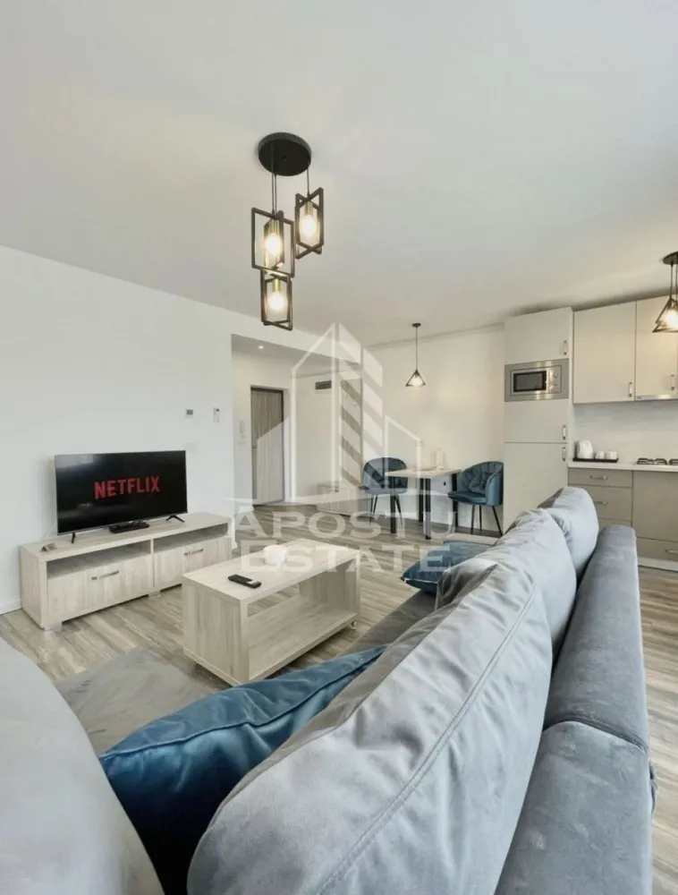 Apartament cu 2 camere la etajul 1, mobilat si utilat in Braytim - APOSTU ESTATE va propune spre vanzare un apartament cu 2 camere situat in zona Braytim.
Drumul de acces spre imobil este in curs de asfaltare termenul fiind luna septembrie. In apropiere sunt magazine si supermarket-uri precum Lidl, Profi, Mega Image, scoala, gradinita la o distanta de 10 minute, acces facil la mijloace de transport in comun.

Apartamentul se vinde complet mobilat si utilat precum se observa si în imagini.
Imobilul este situat la etajul 1 si dispune de 46 mp utili + balcon de 4 mp.

Compartimentare:
- hol acces.
- bucatarie si living open space.
- dormitor.
- baie cu geam si cada.
- terasa

Detalii tehnice:
- constructie realizata in anul 2022 din caramida Porotherm de 25cm.
- exterior izolat cu polistiren de 10 cm eps 80.
- pereti despartitori complet din caramida (fara rigips) tencuiti mecanizat finisati cu glet si vopsea lavabila.
- geamuri termopan cu 3 sticle pentru izolare fonica si termica superioara, foarte mari si luminoase.
- centrala proprie pe gaz, sistem eficient de incalzire in pardoseala cu termostat ambiectal wi-fi.
- aparataje modulare Gewis.
- usa acces securizata, usi interioare Coco Tinoli.
- gresie si faianta in baie.
- parchet laminat si plinte din Mdf in living si dormitor.
- mobilier integral realizat la comanda din Mdf
- electrocasnice noi, in stare perfecta de functionare. (frigider, plita pe gaz, cuptor cu microunde, hota).
- imobilul dispune de aparat pentru aer conditionat prin wi-fi.
- 1 loc de parcare

Utilitati complete: curent, apa de la retea, canalizare, gaz.
Pentru mai multe detalii nu ezitati sa ne contactati!

Acceptam orice fel de credit bancar. Oferim consultanta si solutii financiare prin colaboratorii nostri pentru a obtine cel mai avantajos credit Ipotecar sau Noua Casa.

Va asteptam cu drag la o vizionare chiar astazi!
CP2876221