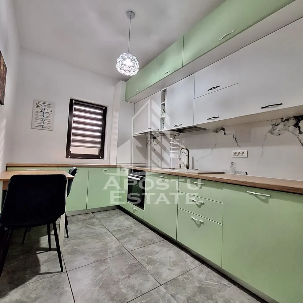 Apartament cu 2 camere mobilat cu gradina proprie de 50 mp in Giroc. - APOSTU ESTATE va propune spre vanzare un apartament cu 2 camere situat in Giroc la asfalt.
Drumul de acces spre imobil este asfaltat. In apropiere sunt magazine si supermarket-uri precum Lidl, Profi, Mega Image, Penny, Scoala, gradinita și parc la o distanta de 3-5 minute, acces facil la mijloace de transport in comun.

Apartamentul se vinde complet mobilat si utilat, precum se observa in imagini.

Imobilul are o suprafata de 56 mp utili, este situat la parter si dispune de 2 terase de pe care se face accesul in gradina.

Compartimentare:
- hol acces.
- bucatarie inchisa.
- dormitor.
- living.
- baie cu geam si cada.
- 2 terase.
- gradina proprie de 50 mp. 

Detalii tehnice:
- constructie realizata in anul 2023 din caramida Porotherm de 25 cm.
- exterior izolat cu polistiren de 10 cm eps 80.
- pereti despartitori complet din caramida (fara rigips) tencuiti mecanizat finisati cu glet si vopsea lavabila.
- geamuri termopan cu 3 sticle pentru izolare fonica si termica superioara, foarte mari si luminoase dotate cu rulori.
- centrala proprie pe gaz, sistem eficient de incalzire prin pardoseala.
- aparataje modulare Gewis.
- usa acces securizata, usi interioare Porta Doors.
- electrocasnice noi, in stare perfecta de functionare. (frigider, masina de spalat rufe, masina de spalat vase, aragaz, cuptor, hota)
- mobilier de calitate inalta, realizat pe comanda pe toata suprafata apartamentului.
- 1 loc de parcare in cf.
Utilitati complete: curent, apa de la retea, canalizare, gaz.

Pentru mai multe detalii nu ezitati sa ne contactati!

Acceptam orice fel de credit bancar. Oferim consultanta si solutii financiare prin colaboratorii nostri pentru a obtine cel mai avantajos credit Ipotecar sau Noua Casa.

Va asteptam cu drag la o vizionare chiar astazi!
CP2782745