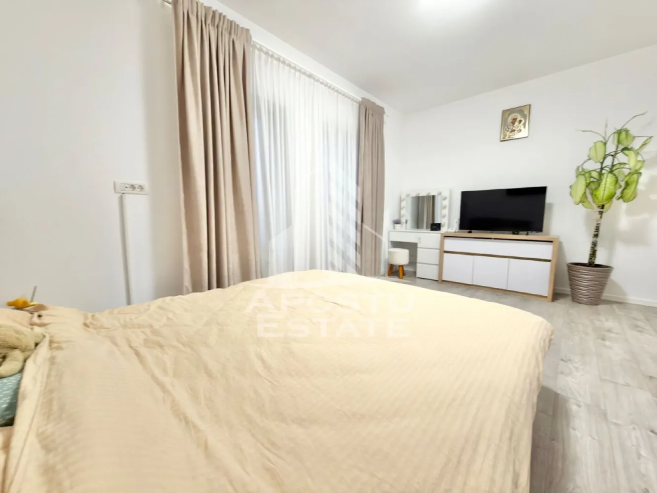 Apartament cu 3 camere mobilat, 70 mp utili, in Giroc la etajul 2.