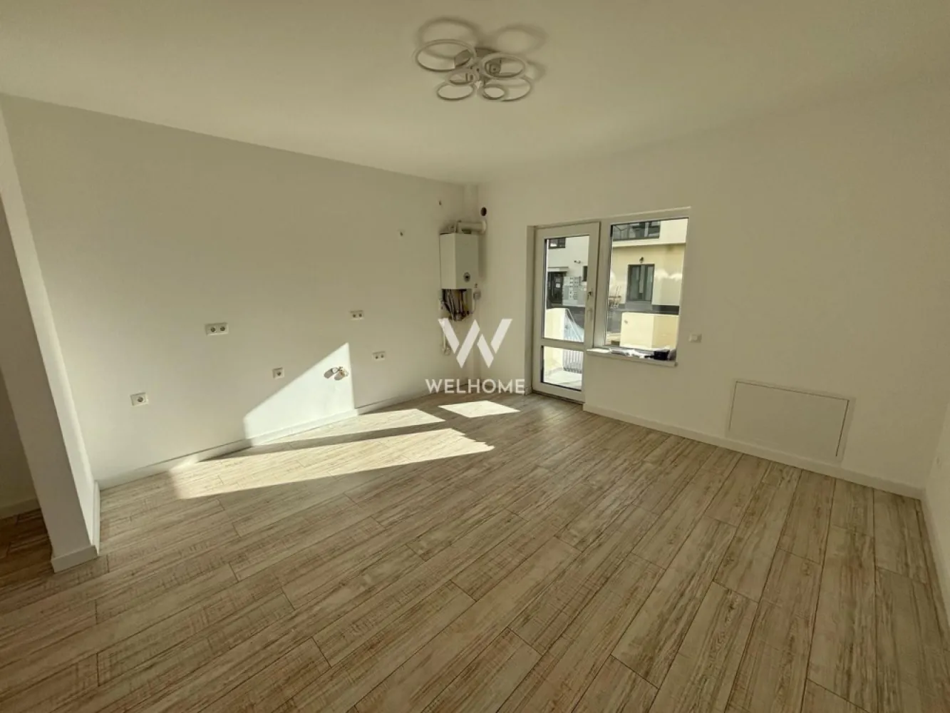 Apartament 3 camere LA CHEIE cu gradina - Doamna Stanca - Apartament 3 camere GATA DE PREDARE cu gradina 47 mp - Doamna Stanca Suprafata utila 61.2 mp si 47 mp gradina. Situat la parterul inalt al unui bloc cu doar 3 apartamente pe etaj. Compartimentare practica : hol acces, living open space cu bucatarie, 2 dormitoare , baie si balcon. Apartamentul este finisat LA CHEIE, se preda exact asa cum se observa in poze: parchet, faianta, corpuri sanitare, cada, usi in interior, incalzire in pardoseala. Gradina de 47 mp, acces in gradina pe scara metalica, imprejmuit cu gard. Situat intr-o zona buna cu acces facil la shopping city, statie de autobuz, scoala, magazine etc. Se vinde cu un loc de parcare inclus in pret. Pret 132.000 euro - se poate achizitiona si cu credit ipotecar. Telefon: 0747.639.802 }}