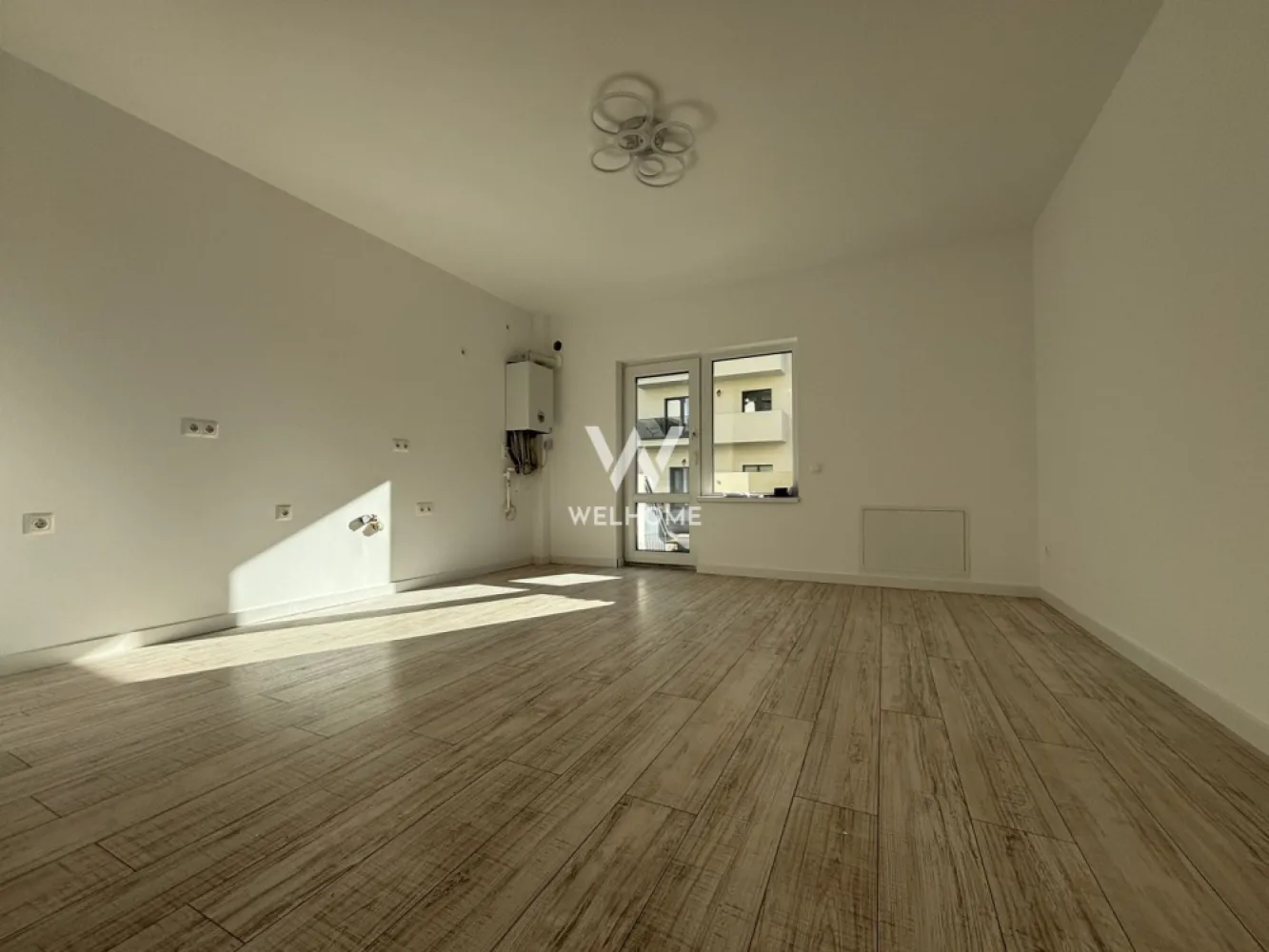 Apartament 3 camere LA CHEIE cu gradina - Doamna Stanca - Apartament 3 camere GATA DE PREDARE cu gradina 47 mp - Doamna Stanca Suprafata utila 61.2 mp si 47 mp gradina. Situat la parterul inalt al unui bloc cu doar 3 apartamente pe etaj. Compartimentare practica : hol acces, living open space cu bucatarie, 2 dormitoare , baie si balcon. Apartamentul este finisat LA CHEIE, se preda exact asa cum se observa in poze: parchet, faianta, corpuri sanitare, cada, usi in interior, incalzire in pardoseala. Gradina de 47 mp, acces in gradina pe scara metalica, imprejmuit cu gard. Situat intr-o zona buna cu acces facil la shopping city, statie de autobuz, scoala, magazine etc. Se vinde cu un loc de parcare inclus in pret. Pret 132.000 euro - se poate achizitiona si cu credit ipotecar. Telefon: 0747.639.802 }}