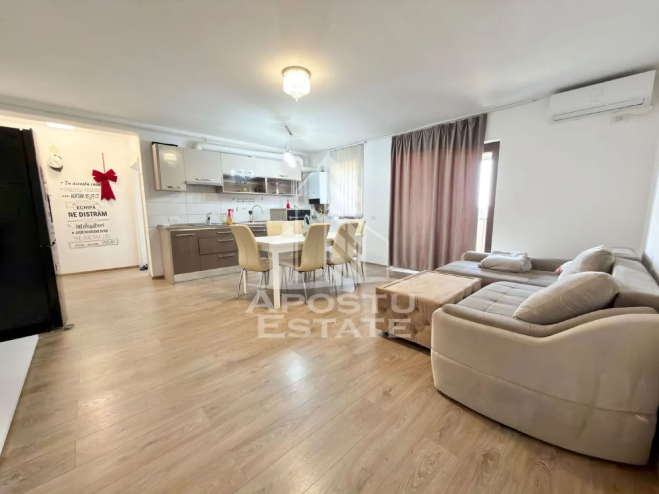 Apartament cu 3 camere complet mobilat si utilat la etajul 2 in Giroc. - APOSTU ESTATE va propune spre vanzare un apartament cu 3 camere situat in Giroc - Chisoda.
In apropiere sunt magazine si supermarket-uri precum: Lidl, Profi, magazin alimentar la o distanta de 5-10 minute, acces facil la mijloace de transport in comun.

Apartamentul se vinde complet mobilat si utilat precum se observa in imagini. 
Imobilul este situat la etajul 2.
Suprafata este de 63 mp utili + terasa.

Compartimentare:
- hol acces.
- living si bucatarie open space.
- 2 dormitoare.
- baie cu geam si dus.
- terasa.

Detalii tehnice:
- constructie realizata in anul 2021 din caramida Porotherm de 25 cm.
- exterior izolat cu polistiren de 10 cm eps 80. 
- electrocasnice noi, in stare perfecta de functionare: (plita electrica, cuptor, masina de spalat vase, masina de spalat rufe, clima).
- geamuri termopan, pentru izolare fonica si termica superioara, foarte mari si luminoase.
- aparat pentru aer conditionat in living.
- centrala proprie pe gaz, sistem eficient de incalzire prin pardoseala.
- aparataje modulare Gewis.
- usa acces securizata, usi interioare porta doors albe.
- 1 loc de parcare.

Utilitati complete: curent, apa de la retea, canalizare, gaz, internet prin fibra optica, cablu Tv.
Pretul este negociabil.
Pentru mai multe detalii nu ezitati sa ne contactati!

Acceptam orice fel de credit bancar. Oferim consultanta si solutii financiare prin colaboratorii nostri pentru a obtine cel mai avantajos credit Ipotecar sau Noua Casa.

Va asteptam cu drag la o vizionare chiar astazi!
CP2993853