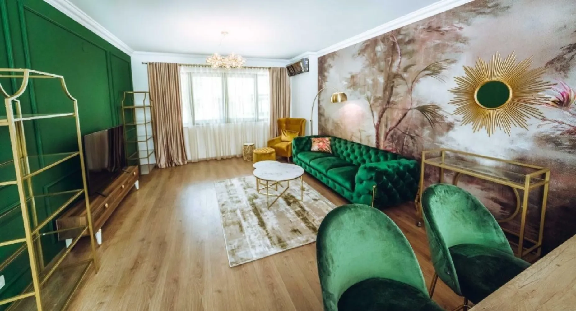 Ag BRASADAS vinde ap 2 cam PARTER 70mp LUX Piata Unirii. - Agenția BRASADAS vinde apartament elegant si spatios cu suprafata de 70mp. la PARTER in zona UNIRII, intr-o cladire finalizata in 2020.

Complexul este dotat cu paza in toate zonele de acces, spatiu verde iar zona este foarte linistita cu toate ca se afla doar la cateva minute de Piata Unirii. 

Este un apartament cu doua camere, cu un design exceptional, incalzire prin pardoseala, finisat la cele mai inalte standarde, realizat cu designer interior. 

Bucataria este complet mobilata si include aparatura electrocasnica de varf. Masina de spalat vase, filtru pentru apa potabila integrat in chiveta, masina de spalat rufe cu uscator, cuptor cu dubla functie - microunde si cuptor clasic - Bosch.

Apartamentul are o boxa de depozitare de 6mp la subsolul cladirii.

www.brasadas.com.
