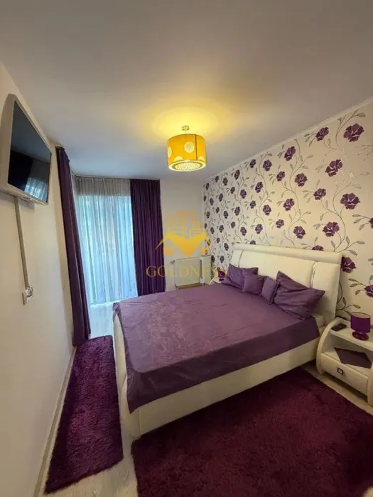 2 camere open space,Modern Parcare, Grand Park, Iulius Mall Gheorgheni - GOLDNESS Imobiliare vă propune spre închiriere un apartament cu 2 camere complet mobilat și utilat, la etajul 3 într-un imobil de 10 etaje, în Cartierul Gheorgheni.
Dispune de loc de parcare subterana!
Se află în apropierea stațiilor de transport în comun, magazine, restaurante, spații verzi, farmacii, etc. 

Apartamentul este compartimentat astfel:
 - dormitor cu pat matrimonial, dressing, noptiere
 - living cu bucatarie open space complet utilată și mobilată, canapea extensibilă, loc de servit masa 
 - baie cu cada, calorifer port prosop și dulap pentru depozitare.
 - terasa de 12 mp.

Imobilul este dotat cu toate cele necesare- centrală proprie, frigider, aragaz, hotă, mașină de spălat haine, etc. 

Dacă sunteți interesați de acest apartament și doriți să îl vizionați, dar și pentru alte oferte nu ezitați să ne contactați telefonic sau prin e-mail. Vă stăm la dispoziție!
Pentru intermediere se percepe un comision de 50% din prețul chiriei!