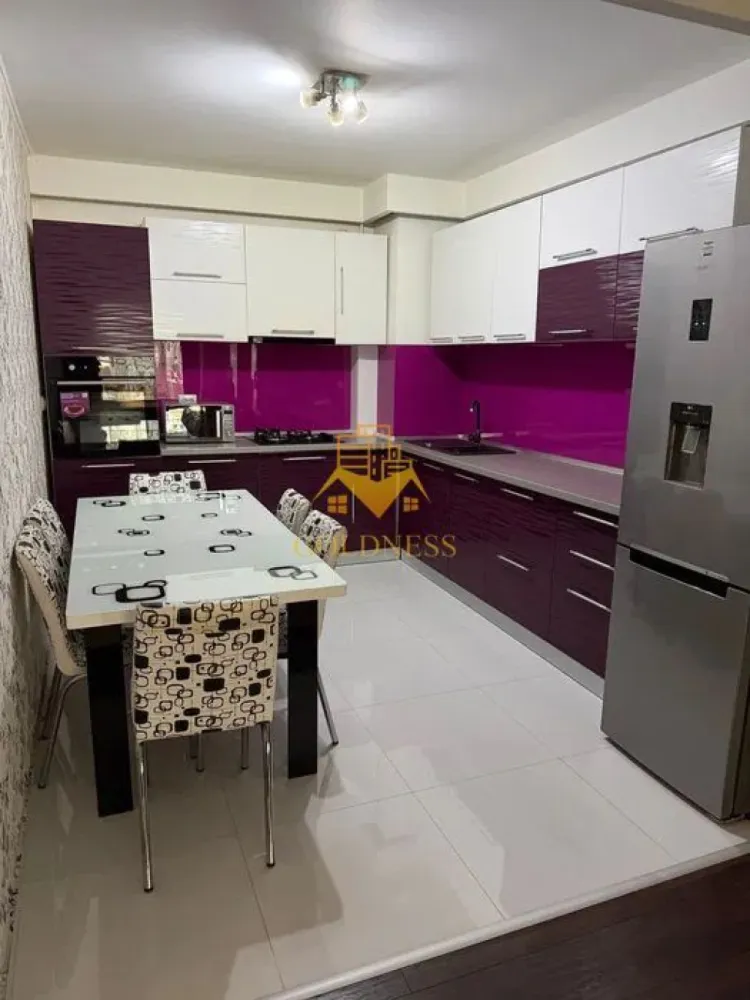 2 camere open space,Modern Parcare, Grand Park, Iulius Mall Gheorgheni - GOLDNESS Imobiliare vă propune spre închiriere un apartament cu 2 camere complet mobilat și utilat, la etajul 3 într-un imobil de 10 etaje, în Cartierul Gheorgheni.
Dispune de loc de parcare subterana!
Se află în apropierea stațiilor de transport în comun, magazine, restaurante, spații verzi, farmacii, etc. 

Apartamentul este compartimentat astfel:
 - dormitor cu pat matrimonial, dressing, noptiere
 - living cu bucatarie open space complet utilată și mobilată, canapea extensibilă, loc de servit masa 
 - baie cu cada, calorifer port prosop și dulap pentru depozitare.
 - terasa de 12 mp.

Imobilul este dotat cu toate cele necesare- centrală proprie, frigider, aragaz, hotă, mașină de spălat haine, etc. 

Dacă sunteți interesați de acest apartament și doriți să îl vizionați, dar și pentru alte oferte nu ezitați să ne contactați telefonic sau prin e-mail. Vă stăm la dispoziție!
Pentru intermediere se percepe un comision de 50% din prețul chiriei!