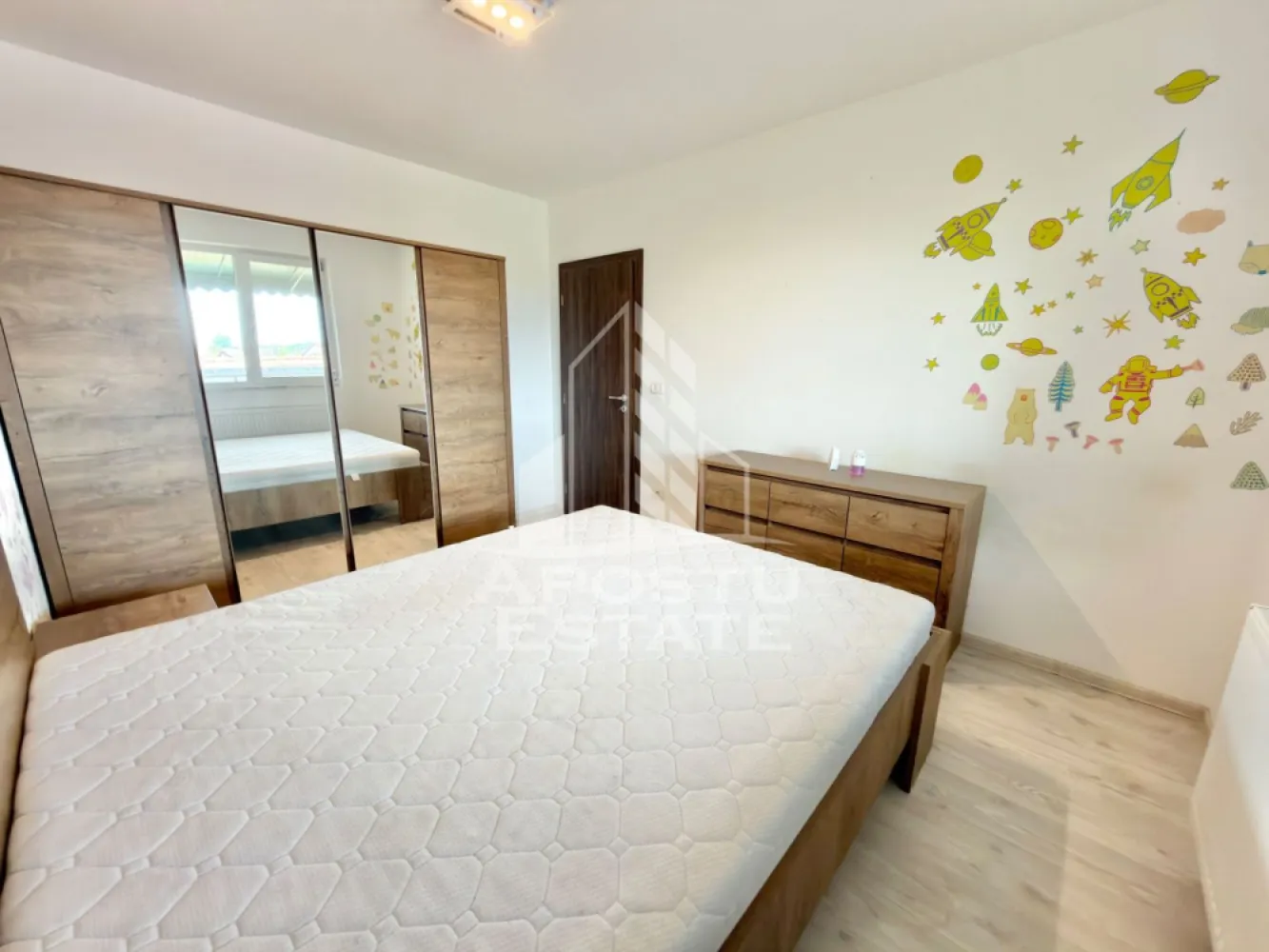 Apartament cu 2 camere mobilat la etajul 2 decomandat in Giroc, asfalt