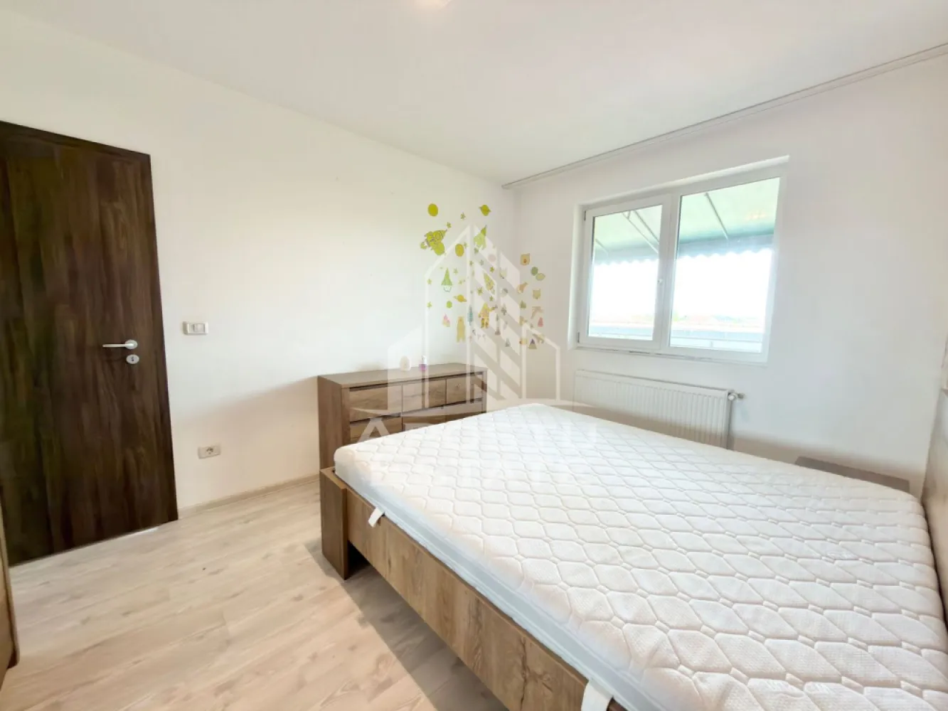 Apartament cu 2 camere mobilat la etajul 2 decomandat in Giroc, asfalt