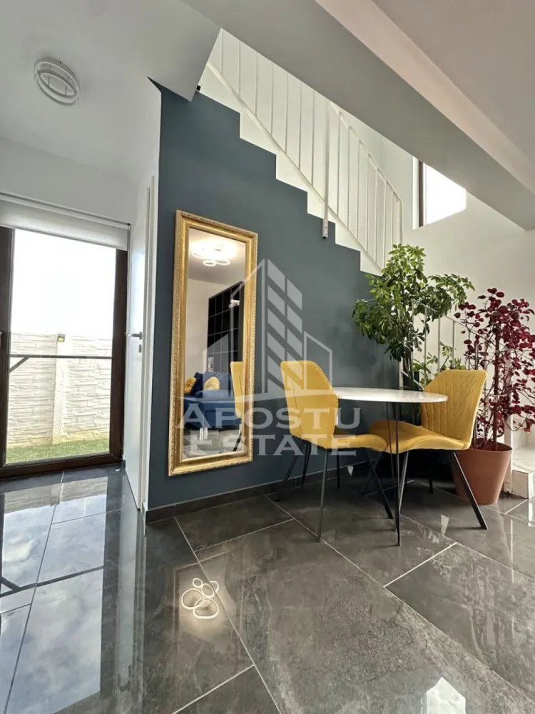 Duplex cu 3 camere si 2 bai complet mobilat si utilat in Giroc. - APOSTU ESTATE va propune spre vanzare un duplex situat in Giroc - Calea Urseni.
Locatia imobilului se potriveste perfect celor ce isi doresc sa se detaseze de agitatia orasului. In apropiere sunt magazine si supermarket-uri precum Profi, Mega Image, scoala si gradinita la o distanta de 5 minute, acces facil la mijloace de transport în comun, distanta pana in statie este de aproximativ 3 minute.

Imobilul dispune de 76 mp utili, este amplasat pe un teren de 150 mp, se vinde complet mobilat si utilat, precum se observa in imagini si este compartimentat astfel:

Parter:
- hol acces.
- living.
- bucatarie inchisa.
- baie cu geam si dus.
- camera tehnica.
- terasa amenajata.

Etaj:
- hol acces
- 2 dormitoare.
- baie cu geam si cada.
- acces in pod.

Detalii tehnice:
Regim de inaltime Parter + Etaj + Pod.
- constructie realizata in anul 2023 din caramida Porotherm de 30 cm.
- izolata cu polistiren de 10cm EPS 85.
- pereti despartitori complet din caramida tencuiti mecanizat finisati cu vopsea lavabila alba.
- placa de beton peste parter izolata cu polistiren de 20 cm EPS 80.
- acoperis de tigla.
- geamuri termopan cu 3 sticle pentru izolare atat fonica cat si termica superioara foarte mari si luminoase dotate cu site si jaluzele.
- mobilier de bucatarie de calitate superioara, realizat pe comanda.
- usa acces de termopan cu geam de sticla securizata usi interioare Porta Doors.
- centrala proprie pe gaz sistem eficient de incalzire in pardoseala cu termostat ambiental separat pentru fiecare incapere.
- aparataje modulare Gewis.
- aparat pentru aer conditionat.
- terasa acoperita special amenajata cu loc pentru luat masa si relaxare.

Utilitati: curent, apa de la retea, canalizare, gaz, internet prin fibra optica, cablu Tv.
Pentru mai multe detalii nu ezitati sa ne contactati!

Acceptam orice fel de credit bancar. Oferim consultanta si solutii financiare prin colaboratorii nostri pentru a obtine cel mai avantajos credit Ipotecar sau Noua Casa.

Va asteptam cu drag la o vizionare chiar astazi!
CP2768450