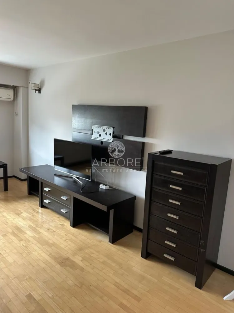 Inchiriere 3 camere termen scurt minim 1 luna , Centru - Unirii, - Inchiriere apartament de 3 camere decomandat termen scurt, se accepta studenti sau studenti Erasmus, spatios, in zona pasajului Marasesti, Sectorul 3.
Apartamentul este situat la etajul 8, este complet mobilat si utilat.
Nu se accepta animale de companie, se inchiriaza doar pe baza de contract, o luna chirie + o luna garantie.
Disponibil imediat . Seinchiriaza complet mobilat si utilat.
Va stam la dispozitie pentru informatii suplimentare sau pentru programarea unei vizionari.

Comisionul agentiei este 50% prima luna.

Cu deosebita consideratie, 
Arbore Real Estate
