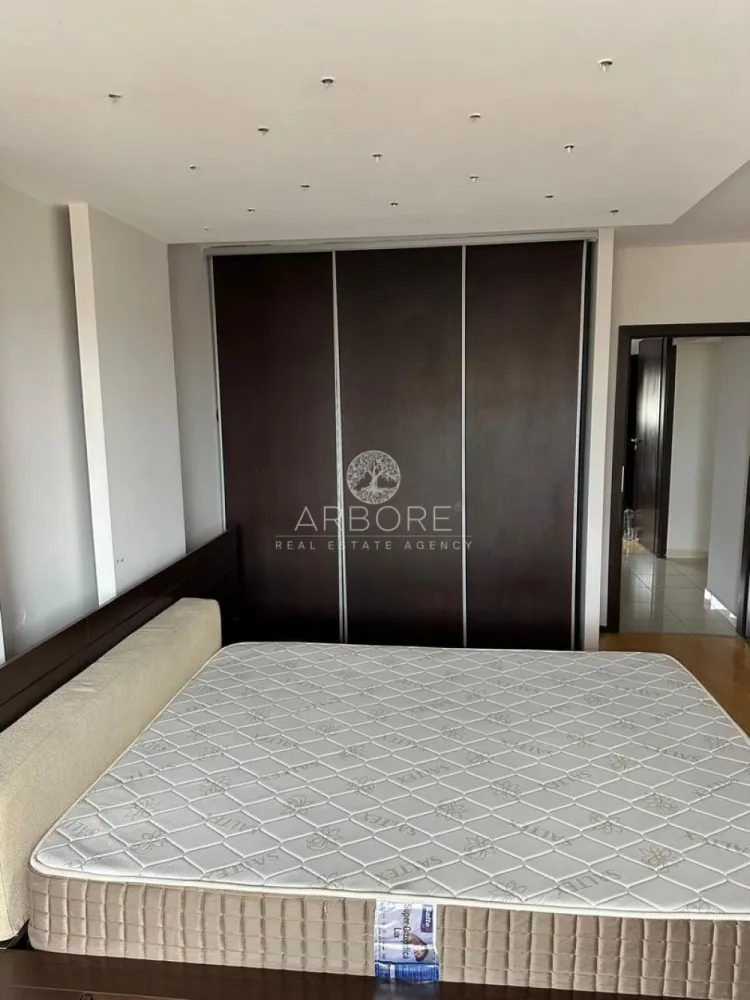 Inchiriere 3 camere termen scurt minim 1 luna , Centru - Unirii, - Inchiriere apartament de 3 camere decomandat termen scurt, se accepta studenti sau studenti Erasmus, spatios, in zona pasajului Marasesti, Sectorul 3.
Apartamentul este situat la etajul 8, este complet mobilat si utilat.
Nu se accepta animale de companie, se inchiriaza doar pe baza de contract, o luna chirie + o luna garantie.
Disponibil imediat . Seinchiriaza complet mobilat si utilat.
Va stam la dispozitie pentru informatii suplimentare sau pentru programarea unei vizionari.

Comisionul agentiei este 50% prima luna.

Cu deosebita consideratie, 
Arbore Real Estate