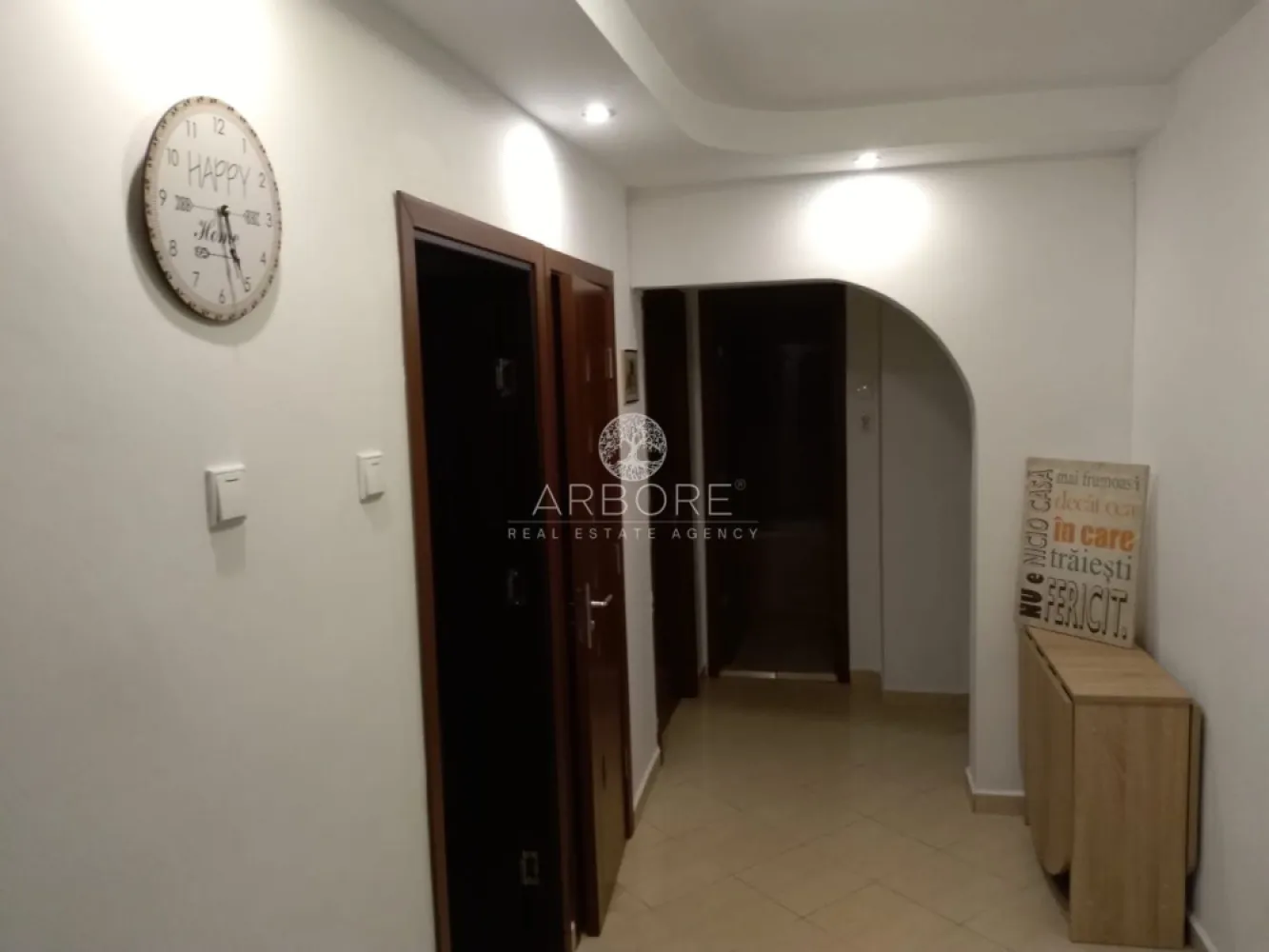 Inchiriere apartament Știrbei Vodă, 3 camere decomandat - Se oferă spre închiriere apartament decomandat cu 3 camere, situat în zona Știrbei Vodă, într-un imobil bine întreținut. Apartamentul este amplasat la etajul 7 din 7, beneficiind de lumină naturală din plin, liniște și o priveliște deschisă.

Locuința are o compartimentare practică, cu living generos, două dormitoare separate, bucătărie închisă, baie și spații de depozitare, fiind ideală pentru o familie sau un cuplu care își dorește confort și intimitate. Apartamentul este bine întreținut și gata de mutare.

Zona oferă acces rapid către mijloace de transport, centre comerciale, instituții de învățământ și puncte de interes din centrul orașului.

⚠️ Se dorește închirierea către persoane responsabile, fără copii și fără animale de companie.

Disponibil imediat . Se inchiriaza complet mobilat si utilat.

Va stam la dispozitie pentru informatii suplimentare sau pentru programarea unei vizionari.
 
Comisionul agentiei este de 50% din prima prima luna, iar perioada minima a inchirierii este de 12 luni.

Cu deosebita consideratie, 
Arbore Real Estate