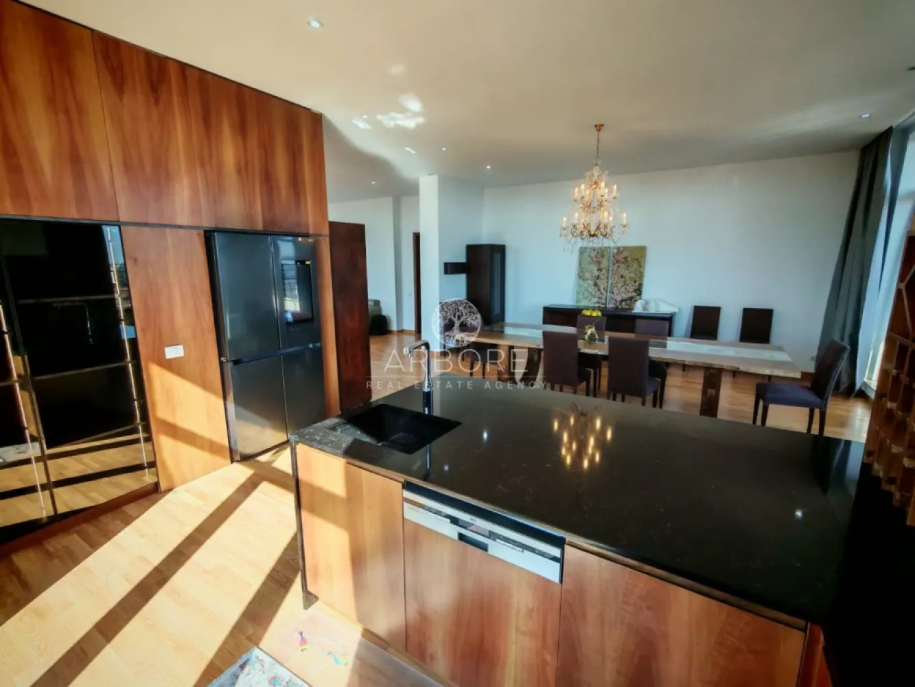Penthouse 5 camere 250 mp lângă Ambasada SUA , zona Băneasa București - Arbore Real Estate vă oferă spre închiriere un penthouse spectaculos cu 5 camere și 250 mp, situat în una dintre cele mai exclusiviste zone rezidențiale din nordul Bucureștiului – Aleea Privighetorilor, Iancu Nicolae, Pipera, la câteva minute de Ambasada SUA și Pădurea Băneasa.

📍Penthouse-ul se află la etajul 7/7 al ansamblului rezidențial Privighetorilor 86P, una dintre cele mai apreciate dezvoltări din Baneasa.

✨ Detalii și compartimentare:
Suprafață utilă: 250 mp
Terasa: 300
Living generos, open space cu zonă de dining și bucătărie complet utilată și mobilată
3 dormitoare, fiecare cu baie proprie
Dormitor matrimonial cu dressing separat
1 debara cu intrare separată
Spații multiple de depozitare în holuri
Terasă panoramică – ideală pentru relaxare, plajă urbană sau socializare
2 locuri parcare la subteran inclus in pret

🏢 Avantaje locație:
Situat lângă Pădurea Băneasa – aer curat și liniște
Acces rapid la:
• Ambasada SUA
• Băneasa Shopping City, IKEA, Jolie Ville
• Grădina Zoologică Băneasa
• Școli internaționale de top: American School, British School, Liceul Francez „Anna de Noailles”, Avenor College, Little London, etc.

🛡️ Alte beneficii:
Ansamblu rezidențial securizat
Priveliști largi și lumină naturală pe tot parcursul zilei
Acces facil către DN1, aeroporturi și zona de birouri Pipera

Cerinte: 
Contract minim 12 luni
Comision agentie 50%
Depozit 2 luni
Pret 2800 euro + tva

📞 Disponibil imediat pentru închiriere – ideal pentru expați, diplomați sau familii care caută confort de top și intimitate.

Cu deosebită considerație,
Arbore Real Estate