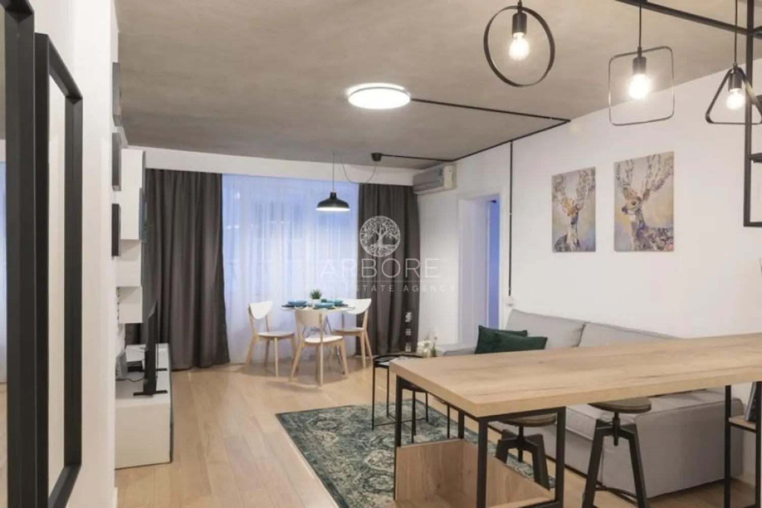 Apartament 3 camere, Sala Palatului, Blocul turn, etaj1 - Inchiriere apartament 3 camere ultracentral
Living deschis cu bucatarie inclusa, a treia cu acces din dormitorul principal. Ideal birou, dressing, camera copil
Pozitie: in blocul turn, Sala Palatului
Design contemporan, complet mobilat si dotat (masina spalat rufe, masina spalat vase, frigider, aragaz, cuptor, microunde, cafetiera etc)
Disponibil imediat . Se inchiriaza complet mobilat si utilat.
Va stam la dispozitie pentru informatii suplimentare sau pentru programarea unei vizionari.
Comisionul agentiei este de 50% din prima prima luna, iar perioada minima a inchirierii este de 12 luni.

Cu deosebita consideratie, 
Arbore Real Estate