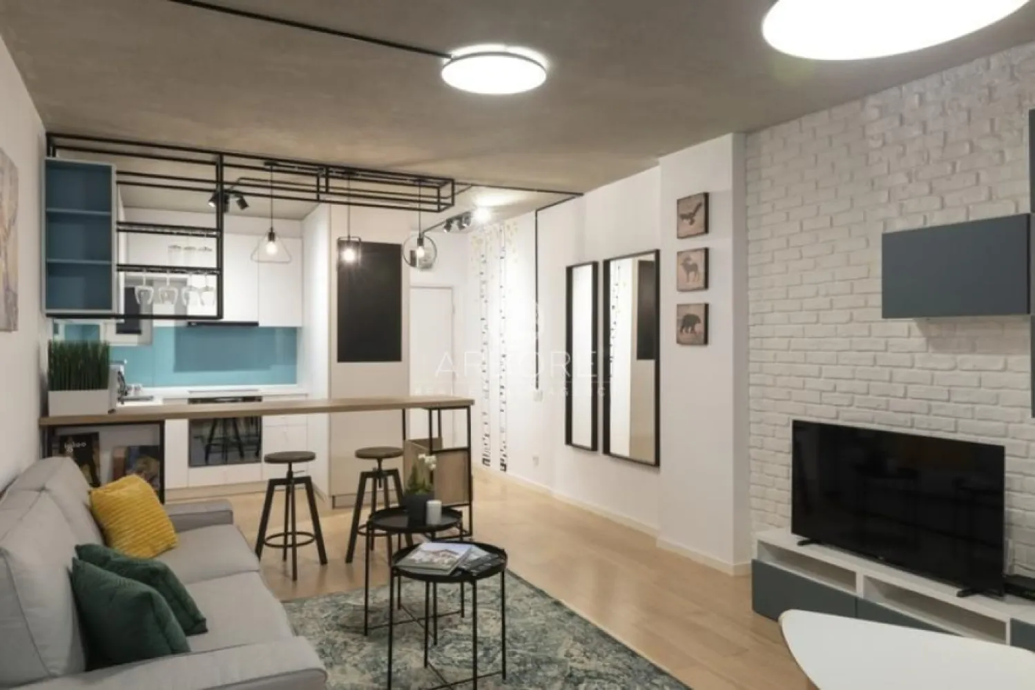Apartament 3 camere, Sala Palatului, Blocul turn, etaj1 - Inchiriere apartament 3 camere ultracentral
Living deschis cu bucatarie inclusa, a treia cu acces din dormitorul principal. Ideal birou, dressing, camera copil
Pozitie: in blocul turn, Sala Palatului
Design contemporan, complet mobilat si dotat (masina spalat rufe, masina spalat vase, frigider, aragaz, cuptor, microunde, cafetiera etc)
Disponibil imediat . Se inchiriaza complet mobilat si utilat.
Va stam la dispozitie pentru informatii suplimentare sau pentru programarea unei vizionari.
Comisionul agentiei este de 50% din prima prima luna, iar perioada minima a inchirierii este de 12 luni.

Cu deosebita consideratie, 
Arbore Real Estate