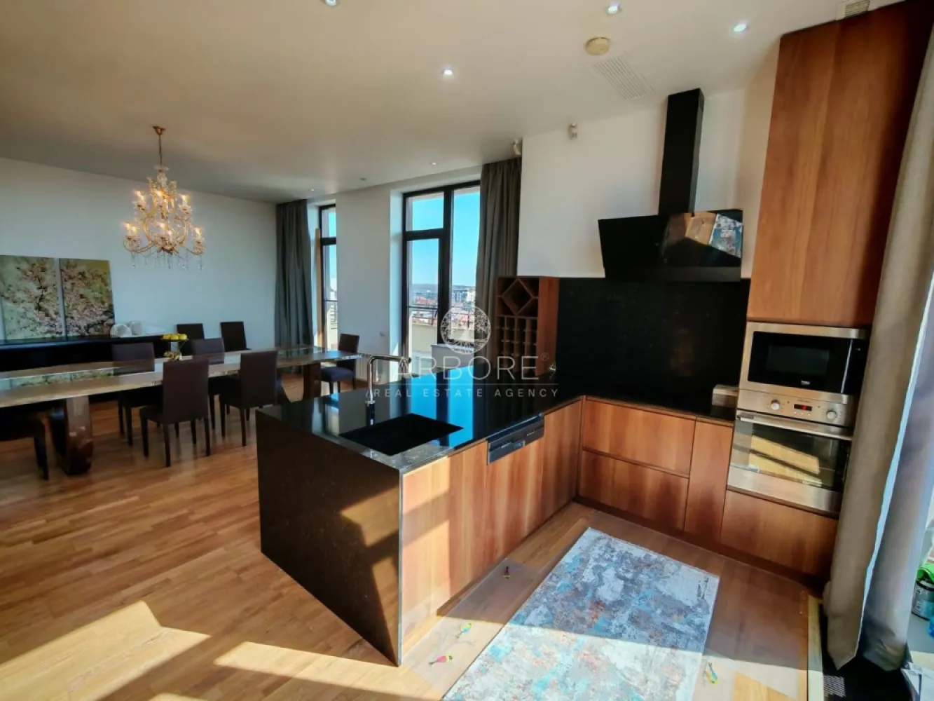 Penthouse 5 camere 250 mp lângă Ambasada SUA , zona Băneasa București - Arbore Real Estate vă oferă spre închiriere un penthouse spectaculos cu 5 camere și 250 mp, situat în una dintre cele mai exclusiviste zone rezidențiale din nordul Bucureștiului – Aleea Privighetorilor, Iancu Nicolae, Pipera, la câteva minute de Ambasada SUA și Pădurea Băneasa.

📍Penthouse-ul se află la etajul 7/7 al ansamblului rezidențial Privighetorilor 86P, una dintre cele mai apreciate dezvoltări din Baneasa.

✨ Detalii și compartimentare:
Suprafață utilă: 250 mp
Terasa: 300
Living generos, open space cu zonă de dining și bucătărie complet utilată și mobilată
3 dormitoare, fiecare cu baie proprie
Dormitor matrimonial cu dressing separat
1 debara cu intrare separată
Spații multiple de depozitare în holuri
Terasă panoramică – ideală pentru relaxare, plajă urbană sau socializare
2 locuri parcare la subteran inclus in pret

🏢 Avantaje locație:
Situat lângă Pădurea Băneasa – aer curat și liniște
Acces rapid la:
• Ambasada SUA
• Băneasa Shopping City, IKEA, Jolie Ville
• Grădina Zoologică Băneasa
• Școli internaționale de top: American School, British School, Liceul Francez „Anna de Noailles”, Avenor College, Little London, etc.

🛡️ Alte beneficii:
Ansamblu rezidențial securizat
Priveliști largi și lumină naturală pe tot parcursul zilei
Acces facil către DN1, aeroporturi și zona de birouri Pipera

Cerinte: 
Contract minim 12 luni
Comision agentie 50%
Depozit 2 luni
Pret 2800 euro + tva

📞 Disponibil imediat pentru închiriere – ideal pentru expați, diplomați sau familii care caută confort de top și intimitate.

Cu deosebită considerație,
Arbore Real Estate