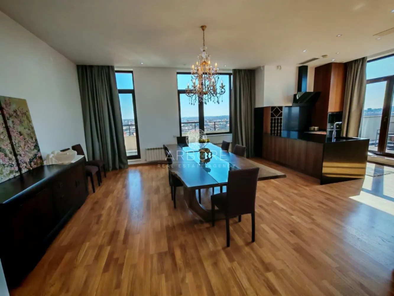 Penthouse 5 camere 250 mp lângă Ambasada SUA , zona Băneasa București