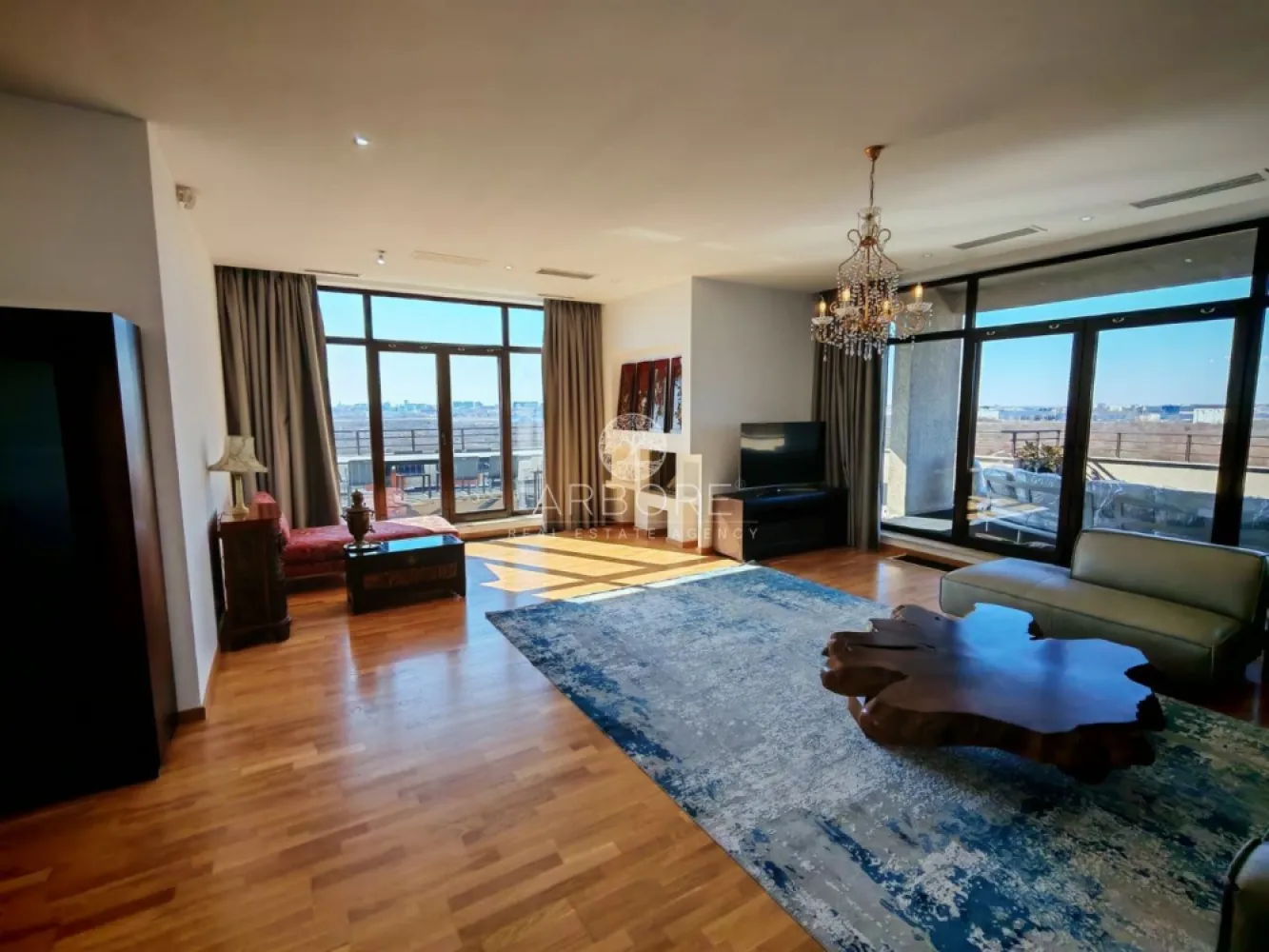 Penthouse 5 camere 250 mp lângă Ambasada SUA , zona Băneasa București