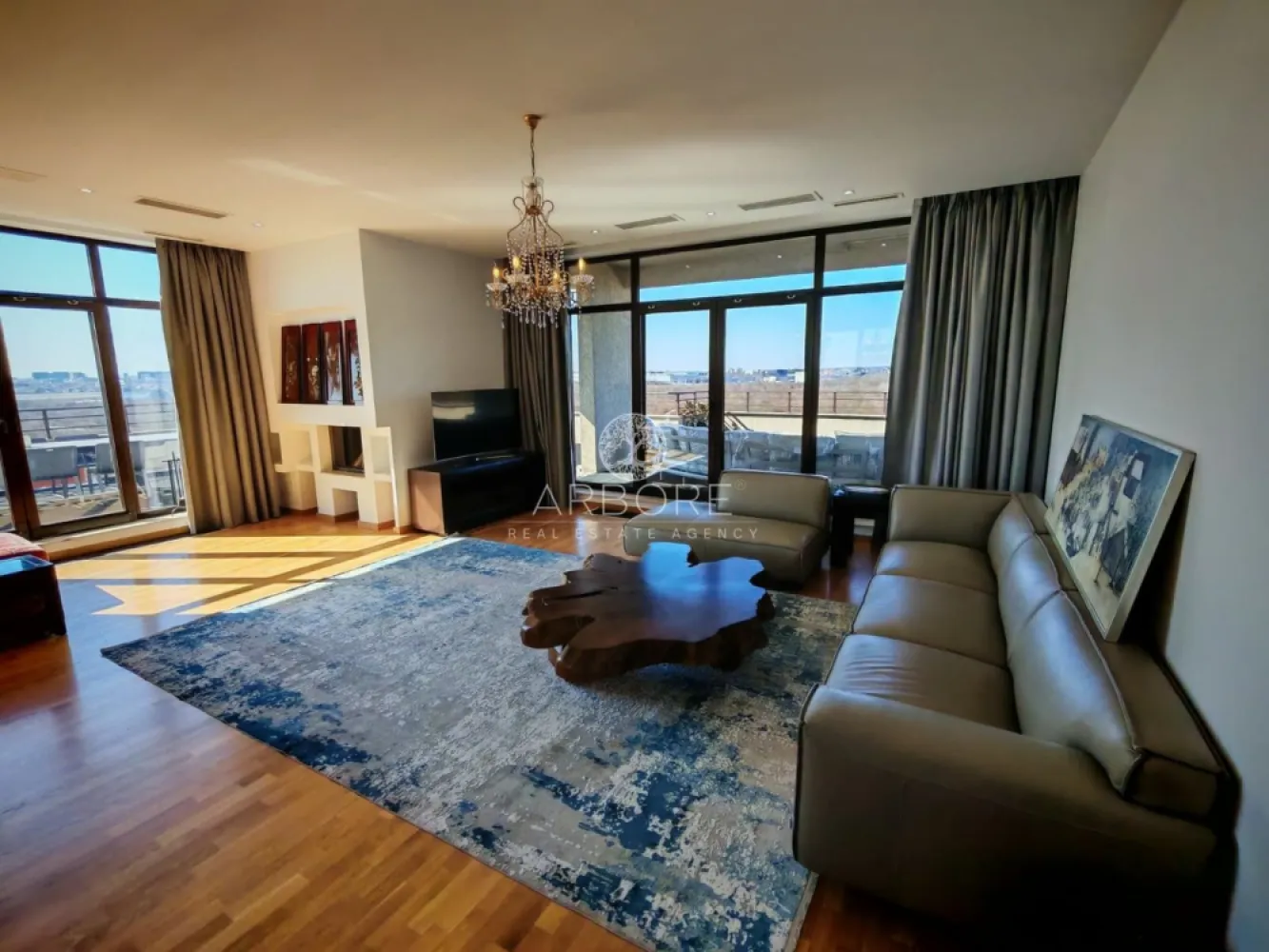 Penthouse 5 camere 250 mp lângă Ambasada SUA , zona Băneasa București