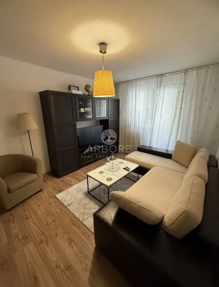 Apartament decomandat 2 camere Victoriei - Disponibil spre închiriere un apartament de 2 camere, situat la 3 minute de mers pe jos de stația de metrou și Piața Victoriei. Apartamentul este amplasat într-un bloc retras de la strada principală, la etajul 1/10, dotat cu lift. 

Detalii apartament:
• 2 camere spațioase și luminoase
• Balcon închis
• Complet utilat și mobilat modern
• Dotări:
• cablu TV și internet
• mașină de spălat vase
• mașină de spălat rufe cu uscator
• frigider
• televizoare
• aparate de aer condiționat
• loc de parcare inclus

Avantaje zonă:
• Acces facil la mijloace de transport (metrou, autobuze, tramvaie)
• Numeroase școli și grădinițe în apropiere
• Restaurante, cafenele, farmacii, saloane de înfrumusețare 
• Supermarketuri (Mega Image, Penny)
• Sală de fitness
• Parcul Kiseleff 

Apartamentul este ideal pentru o familie sau pentru persoane care își doresc să locuiască într-o zonă centrală, liniștită și bine conectată.
Accesul se poate face din Bd. Nicolae Titulescu.
Disponibil imediat . Se inchiriaza complet mobilat si utilat.
Va stam la dispozitie pentru informatii suplimentare sau pentru programarea unei vizionari.
Comisionul agentiei este de 50% din prima prima luna, iar perioada minima a inchirierii este de 12 luni.

Cu deosebita consideratie, 
Arbore Real Estate