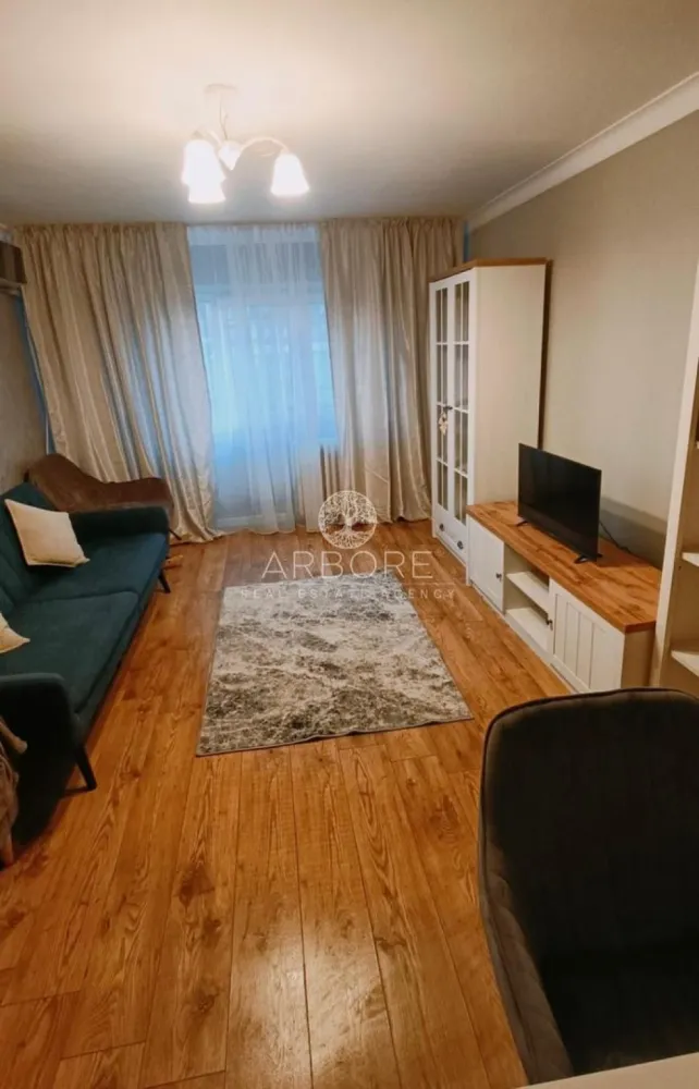 Închiriere apartament 3 camere Tineretului - Închiriere apartament cu 3 camere, situat in cartierul Tineretului , zona Școala Nr. 97, intr-un imobil construit in anul 1984, confort 1, decomandat, parter (înalt)din 4 cu o suprafata de 73 mp, cu 2 grupuri sanitare, 2 spații de depozitare ( debara și cămară ) și un balcon. Imobilul este situat in apropiere de piata, metrou , stație RATB, scoli, gradinițe, resturante si magazine alimentare.
Loc de parcare optional
Disponibil imediat . Se inchiriaza complet mobilat si utilat.
Va stam la dispozitie pentru informatii suplimentare sau pentru programarea unei vizionari.
Comisionul agentiei este de 50% din prima prima luna, iar perioada minima a inchirierii este de 12 luni.

Cu deosebita consideratie, 
Arbore Real Estate
