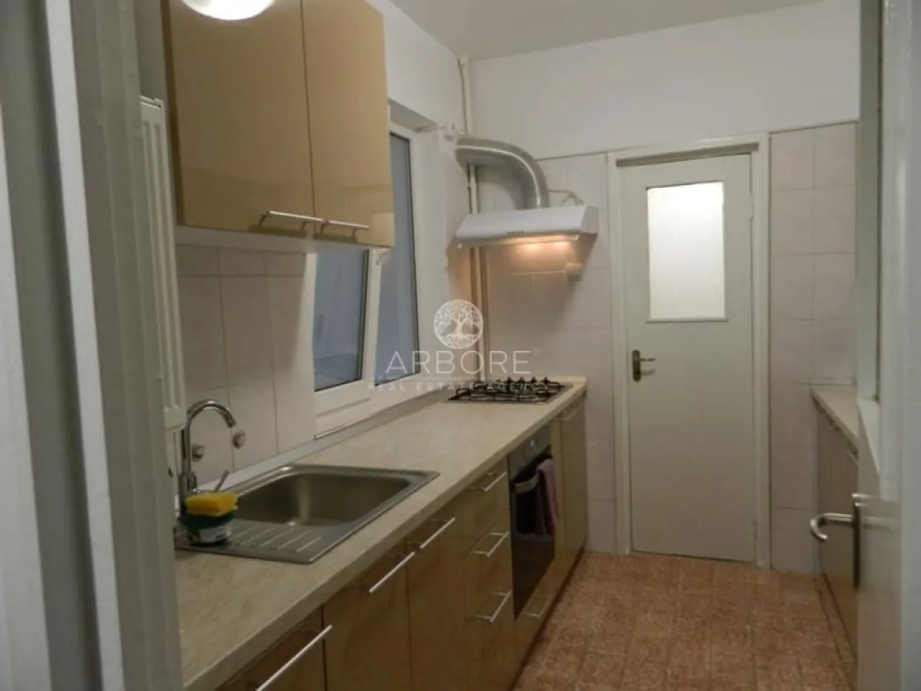 Apartament lux, zona Piata Victoriei, 4 camere , 2 bai, centrala termica terasa - Apartament luxos , 4 camere, 2 bai, terasa spatioasa, bai si bucatarie complet renovate recent.
Zona ultracentrala, metrou statia Piata Victoriei, statie troleibuz la 25 m, numeroase parcari publice in zona
Disponibil imediat . Se inchiriaza complet mobilat si utilat.
Va stam la dispozitie pentru informatii suplimentare sau pentru programarea unei vizionari.
Comisionul agentiei este de 50% din prima prima luna, iar perioada minima a inchirierii este de 12 luni.

Cu deosebita consideratie, 
Arbore Real Estate