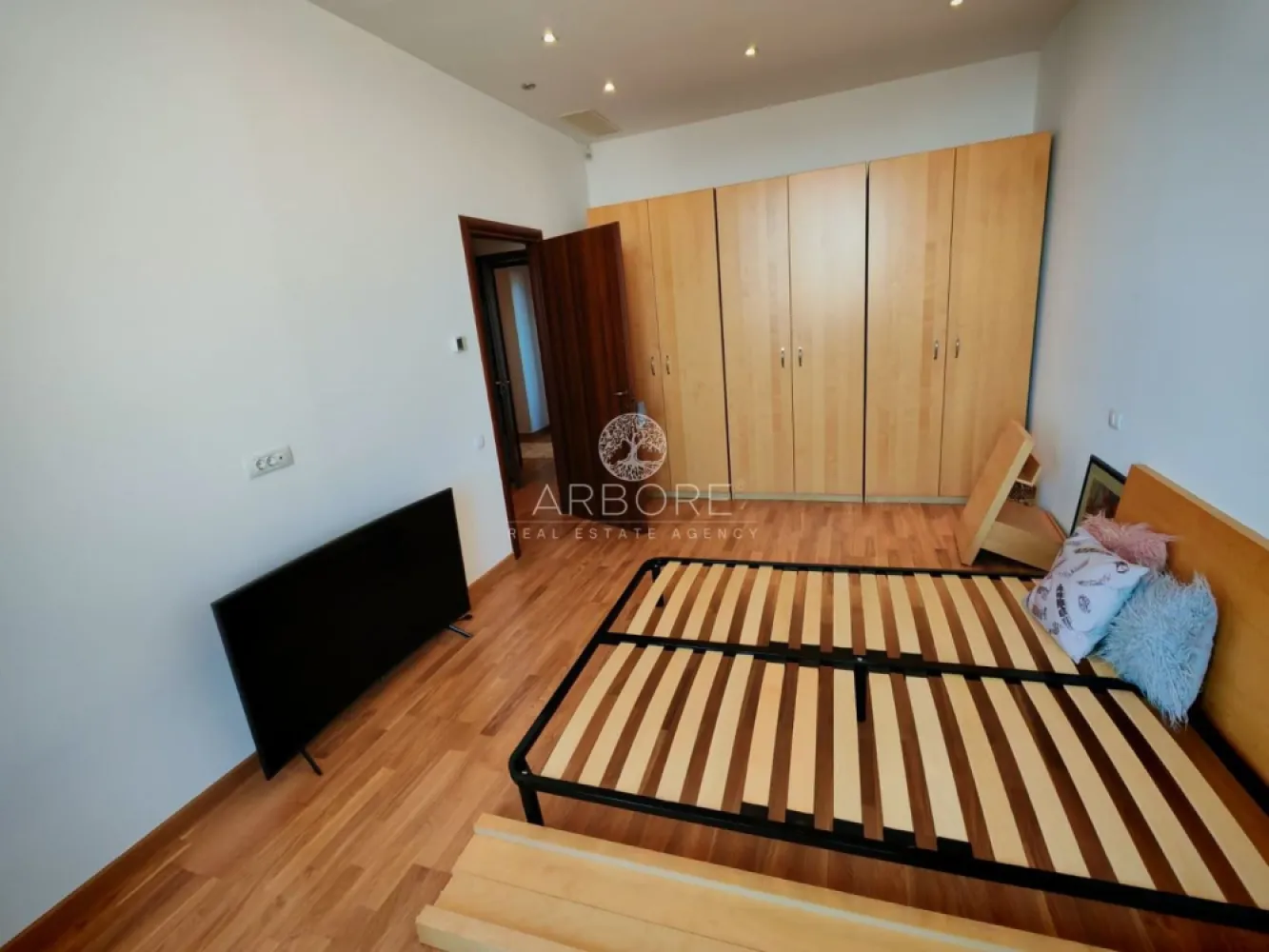 Penthouse 5 camere 250 mp lângă Ambasada SUA , zona Băneasa București