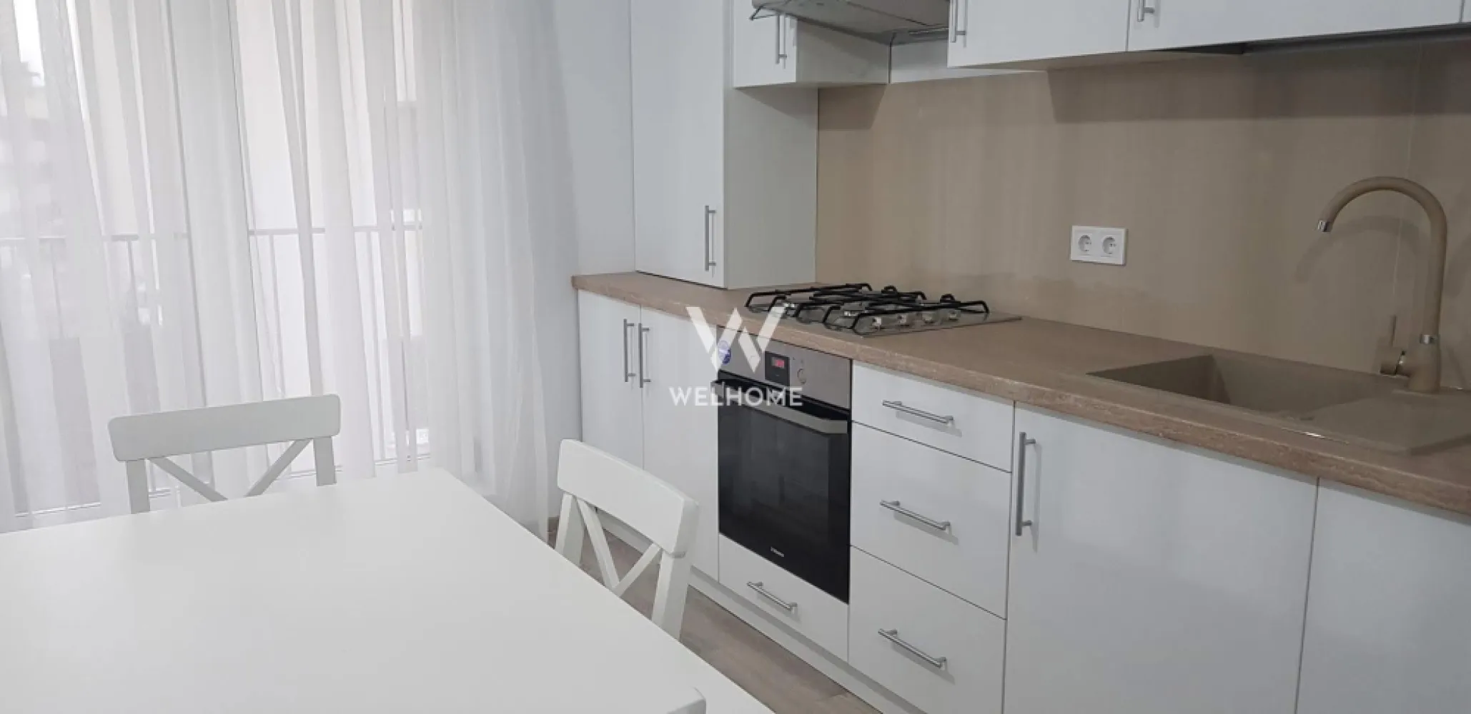 Apartament 3 camere de inchiriat - Marcel Iancu Arhitectilor - Apartament cu 3 camere modern - str. Marcel Iancu - Suprafata utila: 70 mp - Situat la 3 km de centrul orasului. - Apartamentul se afla la etajul 2. - Locuinta este mobilata si utilata, fiind alcatuita din living cu bucatarie , 2 dormitoare, baie si balcon. - Localizat intr-o zona buna cu acces la magazine, gradinite, farmacii etc. - Nu se accepta animale de companie. Disponibil IMEDIAT. (1 Februarie) Chirie lunara: 500 Euro + se percepe garantie Comision client: 50% din prima chirie }}