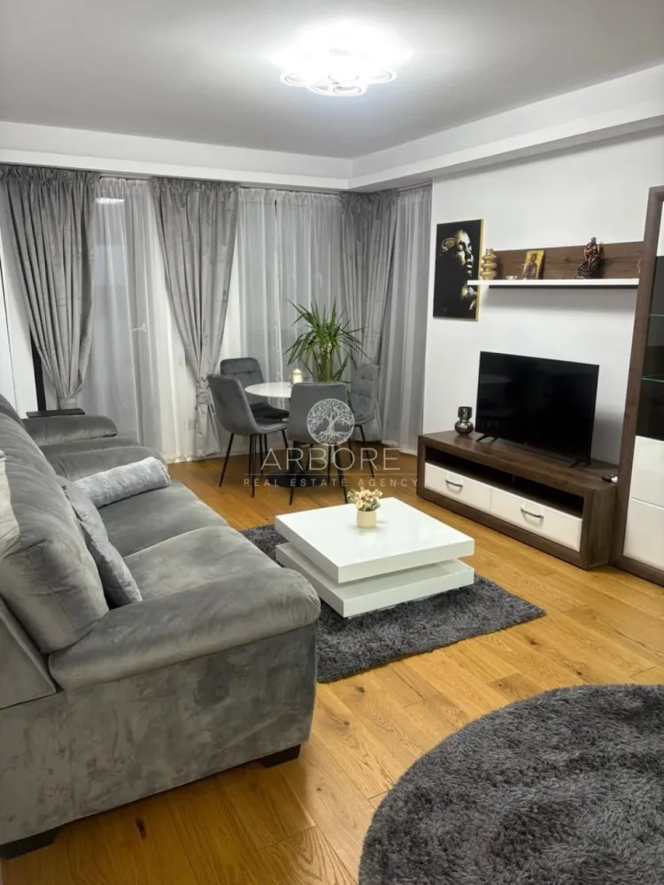Apartament de lux 2 camere zona ultracentrala, complex rezidential - Inchiriere apartament 2 camere nou, complex rezidential, zona ultracentrala, langa Manastirea Antim, zona foarte linistita, mobilat de lux, 2 grupuri sanitare, terasa mare, incalzire in pardoseala, bucatarie dotata, plita gaz, cuptor electric, cuptor microunde, combina frigorifica, masina spalat cu uscator, loc parcare, multiple dotari. Apartamentul este in proxima apropiere a Palatului Parlamentului, ministere, Piata Unirii, cu acces imediat la zonele de interes si mijloacele de transport in comun.
Disponibil imediat . Seinchiriaza complet mobilat si utilat.
Va stam la dispozitie pentru informatii suplimentare sau pentru programarea unei vizionari.
Comisionul agentiei este de 50% din prima prima luna, iar perioada minima a inchirierii este de 12 luni.

Cu deosebita consideratie, 
Arbore Real Estate