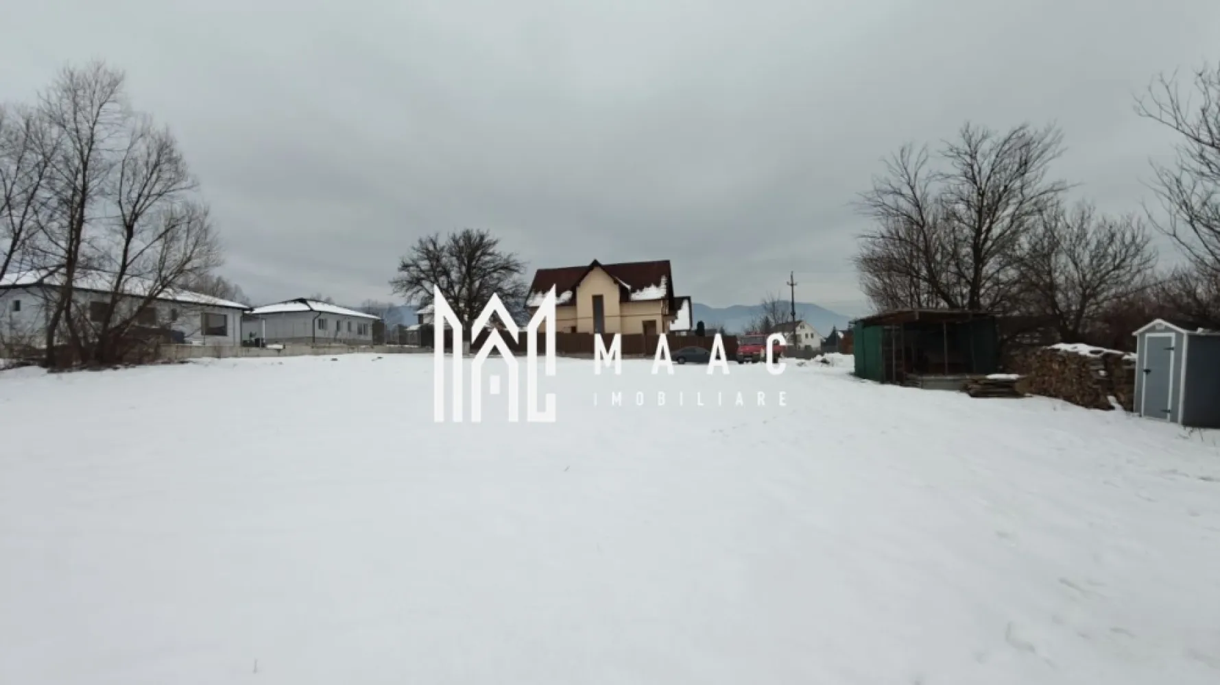 Teren intravilan I 946 mp rezidențial I Utilități I Cisnădie - MAAC Imobiliare propune spre vânzare o parcelă de teren ideală pentru viitoarea dumneavoastră locuință, situată într-o zonă de case noi, în raza orașului Cisnădie. O proprietate cu potențial excelent, potrivită pentru cei care își doresc liniște, spațiu și acces rapid către oraș. Caracteristici principale - Suprafață teren: 946 mp - Clasificare: intravilan - Acces: drumul se încheie la limita proprietății - Geometrie: formă neregulată, dar cu suprafață generoasă, ideală pentru construcții, curți și anexe - Vecinătăți: construcții doar pe una dintre laturile terenului - Panoramă: vedere frumoasă către orașul Cisnădie Utilități - Gaz, apă, canalizare și curent la limita ultimei proprietăți, la aprox. 15 m - Zonă în dezvoltare, cu infrastructură în curs de extindere - Potrivit pentru casă individuală, locuință modernă sau duplex - Amplasament într-o zonă liniștită, înconjurată de natură - Teren ideal pentru proiecte rezidențiale care necesită spațiu amplu și intimitate Pentru mai multe detalii și pentru programarea unei vizionări, vă rugăm să contactați MAAC Imobiliare, specificând ID: CP2889738. }}