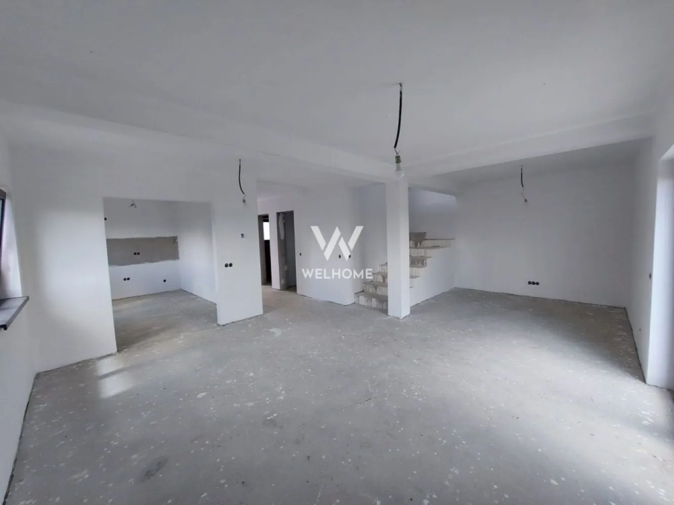 Casa individuala Cristian, Sibiu COMISION 0 - Casa individuala situata in Cristian, distanta 7 minute de la aeroport/autostrada - 15 minute de centru Sibiu Suprafata utila: 120 mp Teren: 288 mp Compartimentare: Parter: hol cu spatiu garderoba, living conex cu bucataria ( semideschis sau pot fi complet separate), baie, spatiu depozitare Etaj: hol, 3 dormitoare- unul cu dressing, alte 2 cu bacon comun, baie si dressing Stadiu de predare: semifinisata LA ALB - incalzire in pardoseala, peretii zugraviti, fereste termopan, centrala termica gaz Pret : 185.000 Euro Detalii si vizionari: 0752.088.381- Roxana }}