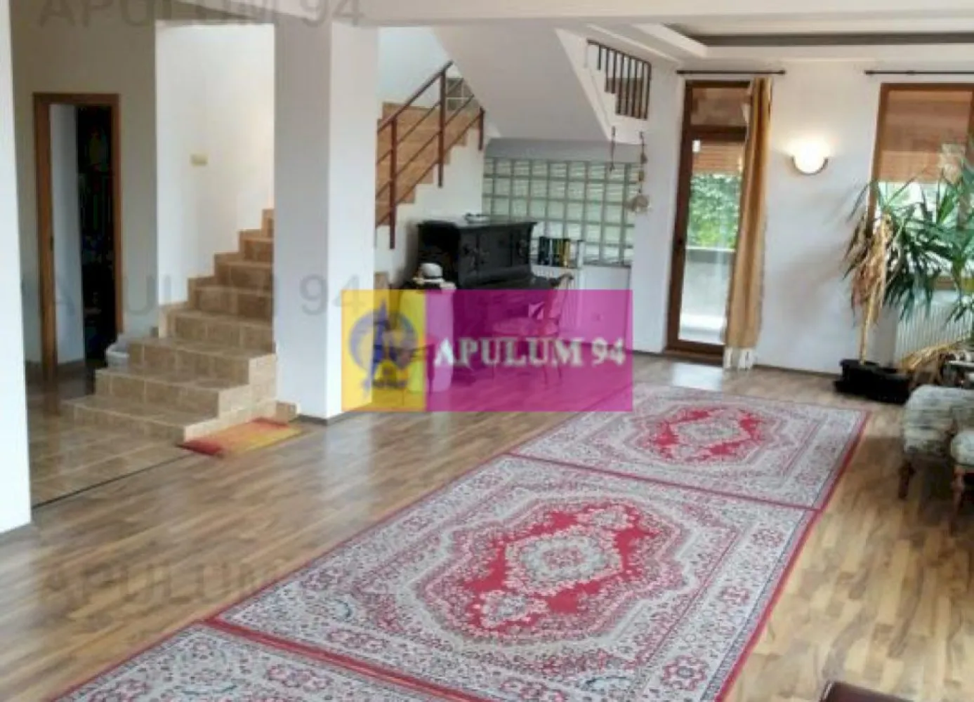 Vila Spatioasa Bucuresti Prelungirea Ghencea - Un vis implinit, o vila dispusa pe 5 nivele, Demisol+ Parter inalt+Etaj 1+ Etaj 2+ o Mansadra Spectacol. Imobilul beneficiaza de un teren de tenis de dimensiuni ATP (proprietarul este tenismen de performanta), de 2 garaje, toate utilitatile (apa, gaz, curent electric 230v si 400v, canalizare, garaj fantanta in casa) si este deservita de 2 centrale termice pe gaz de mare putere. Sunt 4 cai de acces pe partea de parter, intrarea principala, o intrare secundara din zona de garaj si alte 2 intrari din terasa, una prin bucatarie si cealalta prin salonul de la parter. Mai avem o a 5-a intrare in casa pe la demisol, prin curtea englezeasca spre terenul de tenis. In acest imobil s-a investit foarte mult, lucru pe care il veti observa usor la vizionare. Compartimentarea este exceptionala. Demisolul este accesat din zona de parter pe o scara interioara la capatul careia se afla fantana cu hidrofor folosita pentru a uda gradina si pentru uz menajer, demisolul dispune de 3 incaperi dintre care una este camera tehnica unde regasim o centrala de mare putere si unde se mai pot depozita diverse, mai avem un vestiar, o baie si o sala de antrenament spatioasa din care putem accesa intrarea de tip englez pe terenul de tenis. Pe o alta aripa a cladiri, din zona de terasa putem accesa alte doua incaperi de la demisol, au intrare separata si nu comunica celelelate 3 camere, deci doar pe partea de demisol avem 5 incaperi si o baie. La parter avem holul de intrare ce ne permite accesul spre scara ce duce la etajele superioare, spre un grup sanitar, spre bucataria spatioasa cu acces la cerdac (terasa acoperita) la care avem acces si din livingul tip Salon prevazul cu un balcon orientat spre terenul de tenis si in care urca si o scara interioara frumoasa ce ne permite accesul spre etajul intai. La etajul intai ne bucuram de 3 incaperi frumoase, doua destul de spatioase si una mai mica si mai calduroasa situata intre cele doua mai mari, dintre cele mari una este cu dimensiuni de salon si are o frumoasa absida pe care o vom reintalni si la etajul 2, casa avand un design foarte placut. La Etajul 2 avem 4 incaperi si un grup sanitar, aici regasim si a doua bucatarie care corespunde cu un balcon spatios de peste 7 mp, mai avem alte doua balcoane, dintre care unul de peste 10m, ambele deschisa si cu o vedere frumoasa spre terenul de tenis cel mare si spre apus cel mic, mansarda ne ofera si era 3 incaperi, doua mai mici care sunt deservite de un grup sanitar iar cea mare este spectaculoasa de-a dreptul, un open space vitrat, inalt si ce comunica cu un balcon tip belle view, cele doua incaperi mai mici sunt prevazute cu lucarne ce ofera de asemenea o vedere frumoasa dar si luminozitate incaperilor. Va astept cu drag la vizionare. Imobilul este excelent. Daniel, Apulum94.