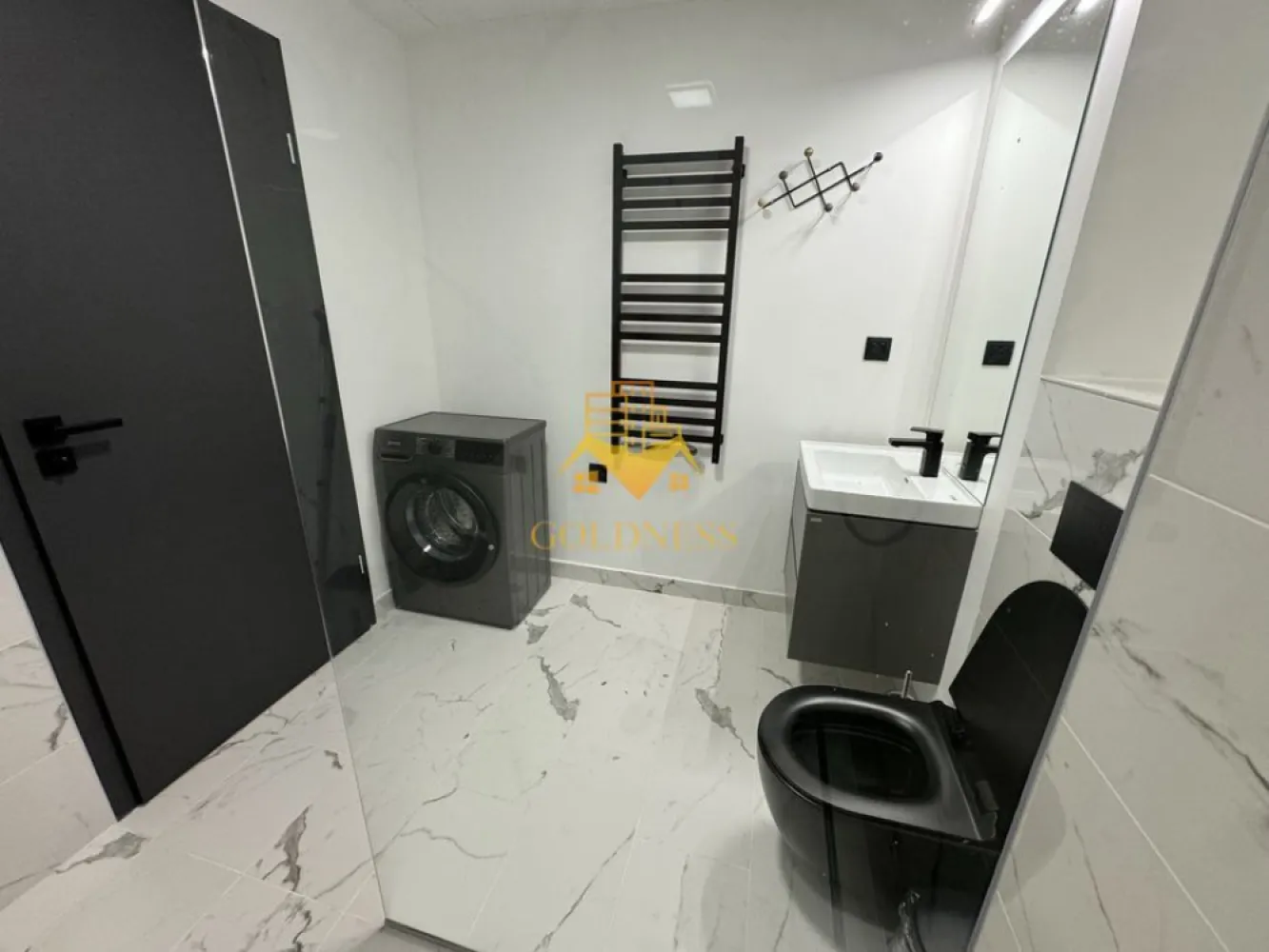 2 camere open space, Gara, Liberty Residence, Cartierul Iris, Parcare - GOLDNESS Imobiliare vă propune spre închiriere un apartament ultramodern cu 2 camere open space complet mobilat și utilat, la etajul 5 într-un imobil de 6 etaje, în Cartierul Iris.
Dispune de loc de parcare subterana!
Se află în apropierea stațiilor de transport în comun, magazine, restaurante, spații verzi, farmacii, etc. 

Apartamentul este compartimentat astfel:
 - dormitor cu pat matrimonial, dressing, noptiere, comoda TV
 - living cu bucatarie open space complet utilată, canapea extensibilă, loc de servit masa 
 - baie cu cabina de dus, calorifer port prosop și dulap pentru depozitare.
 - balcon 5MP

Imobilul este dotat cu toate cele necesare- centrală de loc, mașină de spălat haine, mașină de spălat vase, frigider, plită electrică, hotă, etc. 

Dacă sunteți interesați de acest apartament și doriți să îl vizionați, dar și pentru alte oferte nu ezitați să ne contactați telefonic sau prin e-mail. Vă stăm la dispoziție!