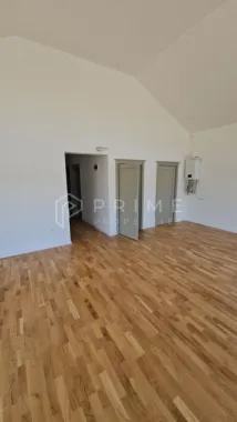 Vilă chalet modern cu perete panoramic de sticlă - Livezeni, Mureș
